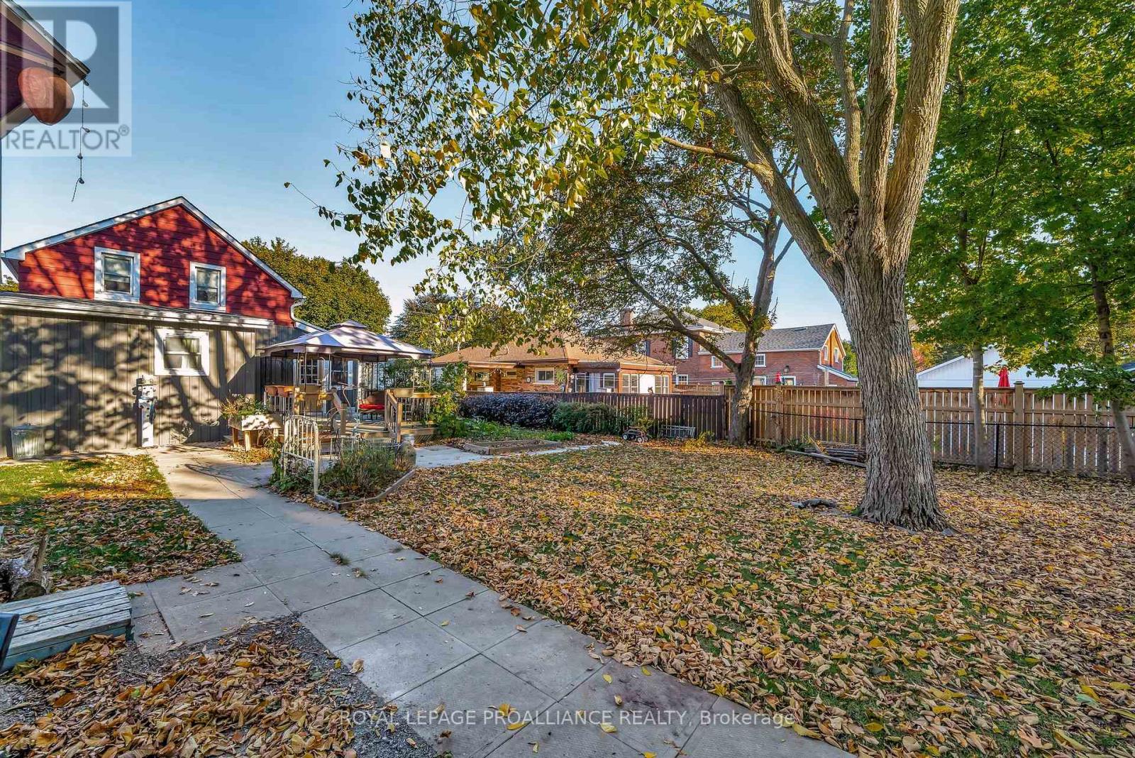 246 Foster Avenue, Belleville (Belleville Ward), Ontario  K8N 3R3 - Photo 41 - X12792054