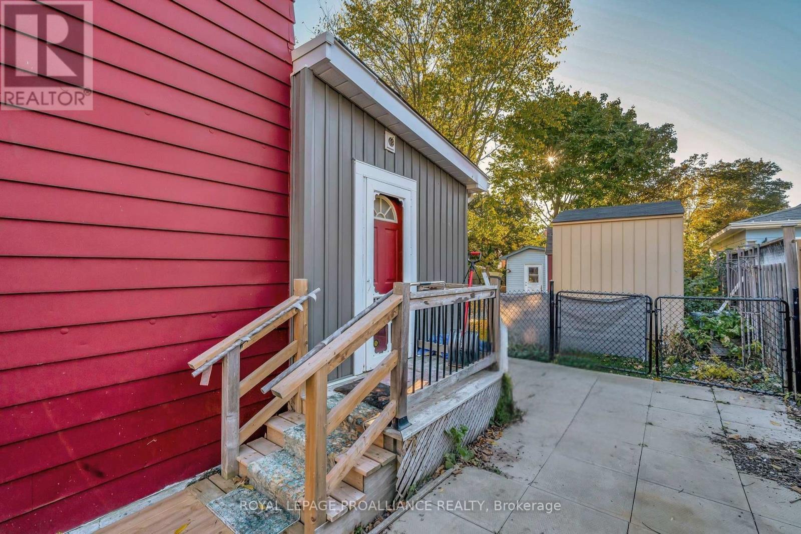 246 Foster Avenue, Belleville (Belleville Ward), Ontario  K8N 3R3 - Photo 7 - X12792054