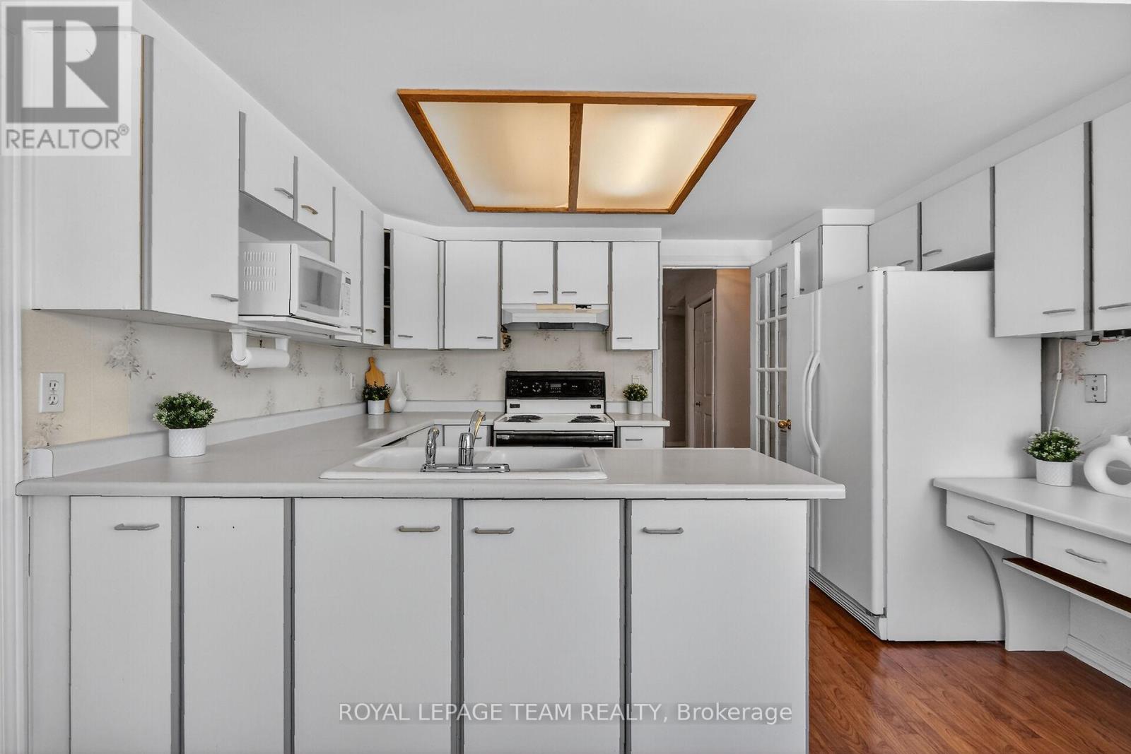 38 Maple Grove Road, Ottawa, Ontario  K2L 3K8 - Photo 12 - X12792058