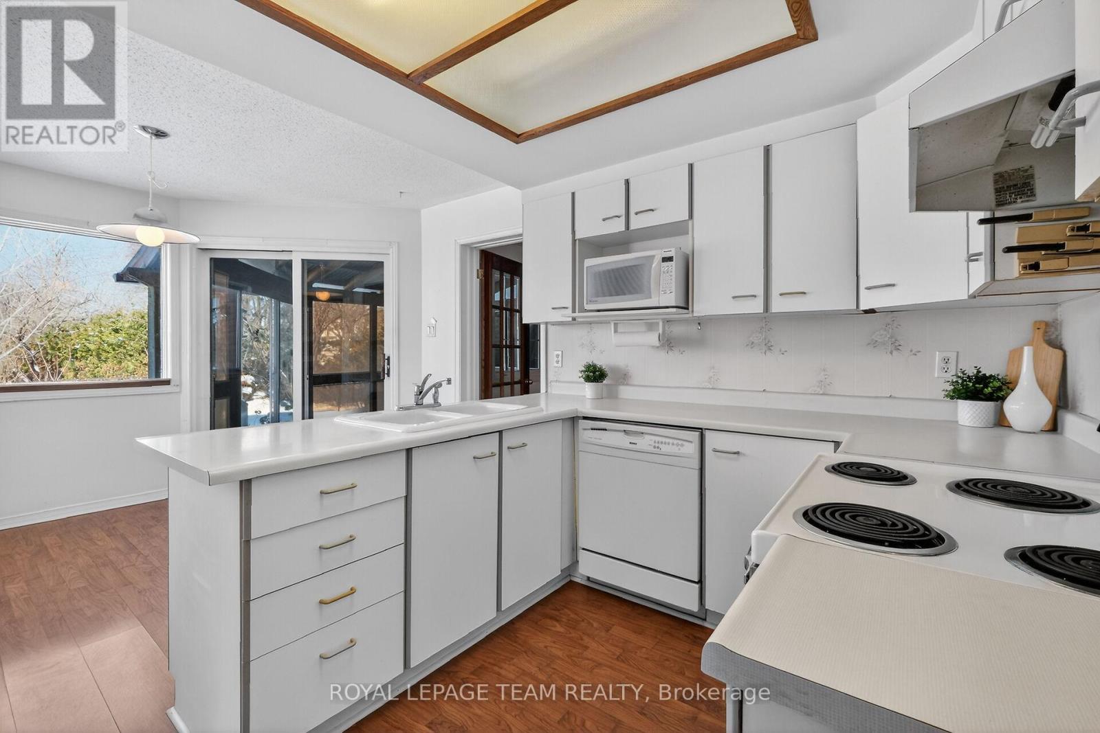 38 Maple Grove Road, Ottawa, Ontario  K2L 3K8 - Photo 13 - X12792058