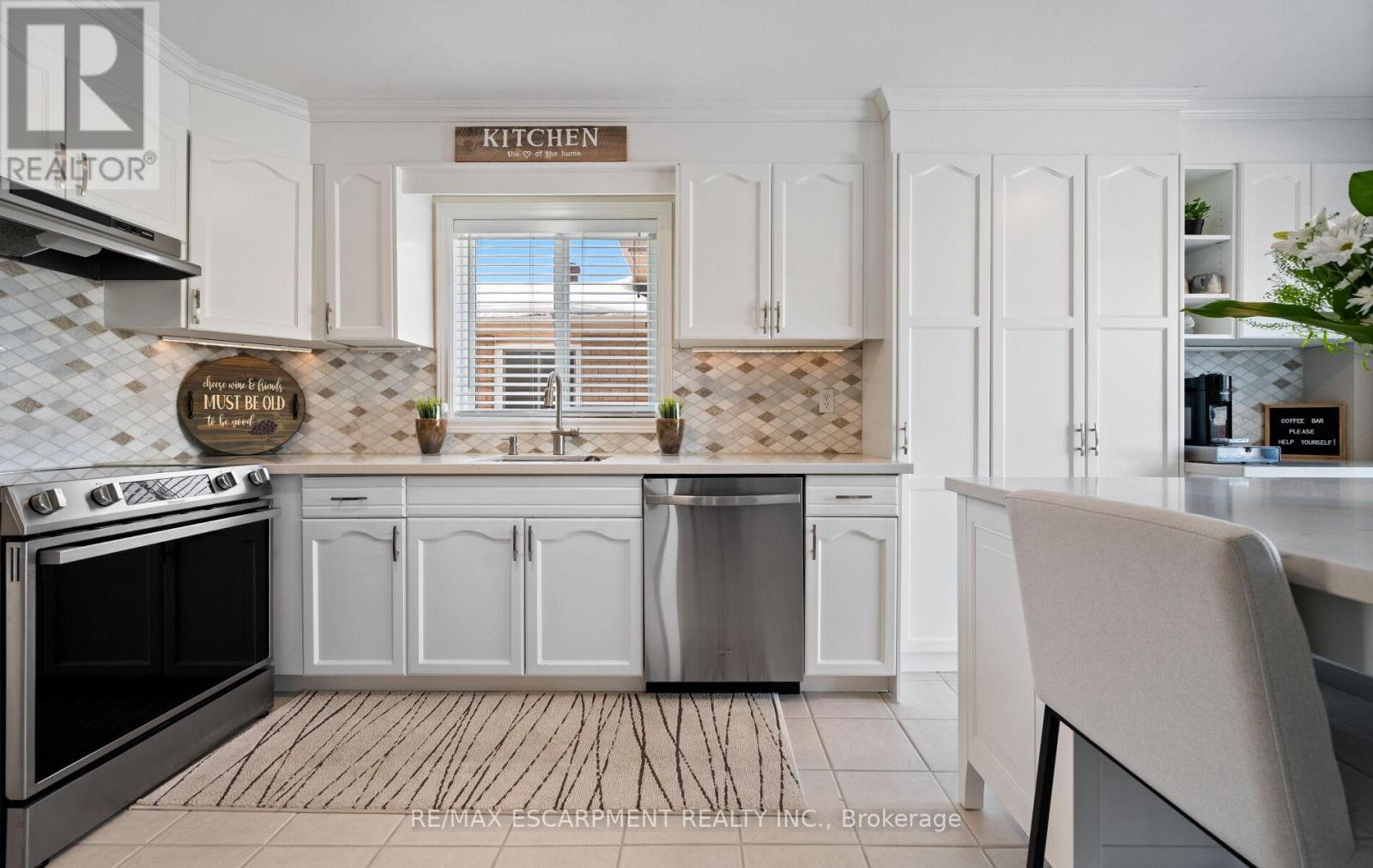 39 Colonial Crescent, Grimsby, Ontario  L3M 5H3 - Photo 15 - X12792284