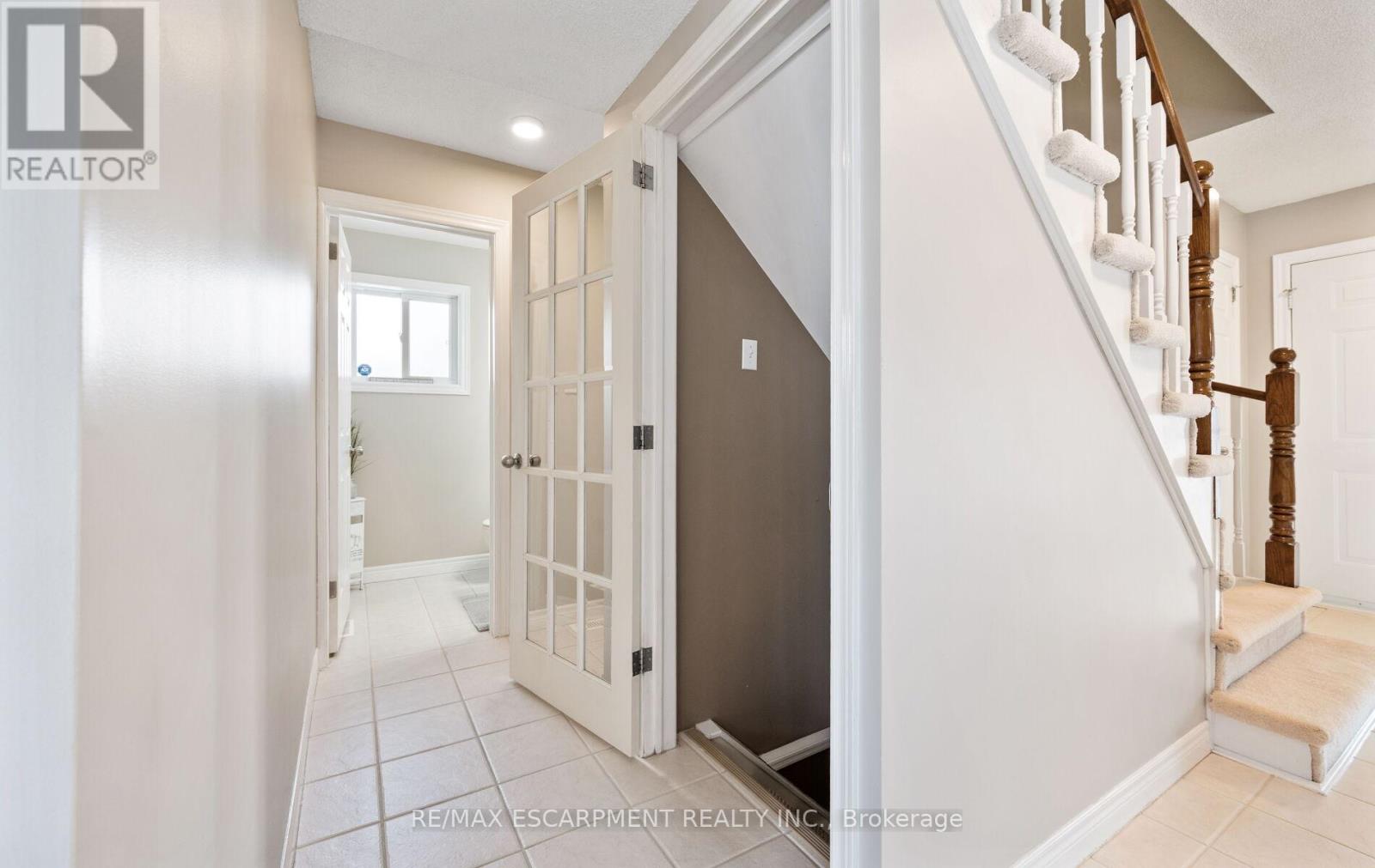 39 Colonial Crescent, Grimsby, Ontario  L3M 5H3 - Photo 19 - X12792284