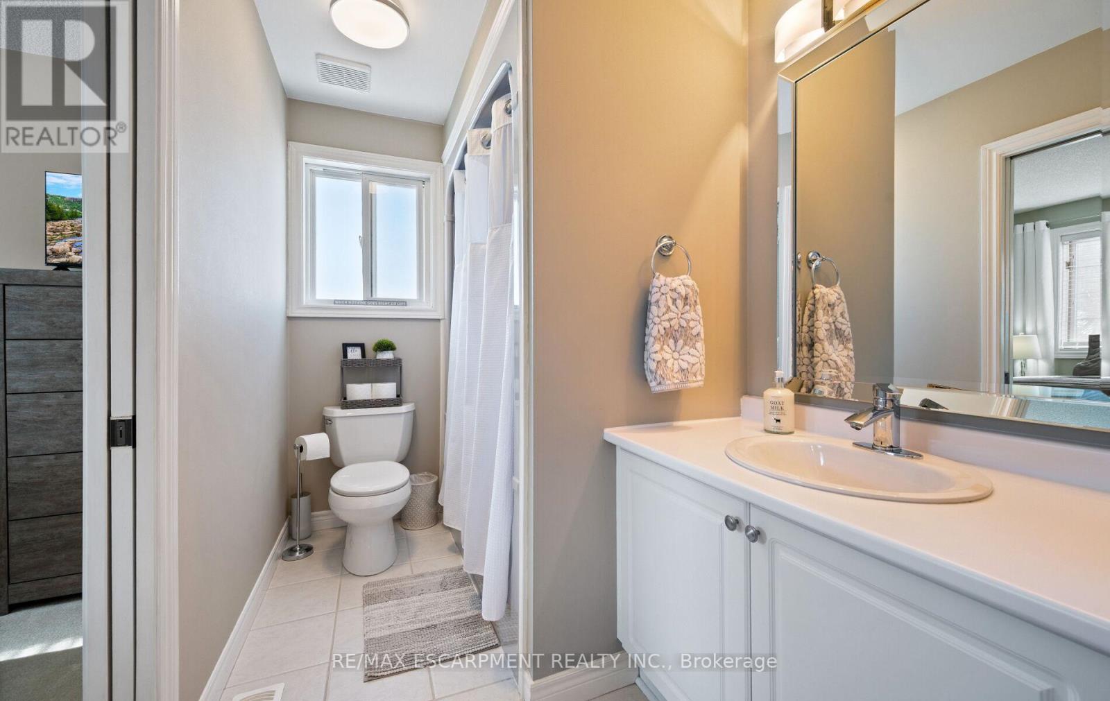 39 Colonial Crescent, Grimsby, Ontario  L3M 5H3 - Photo 27 - X12792284