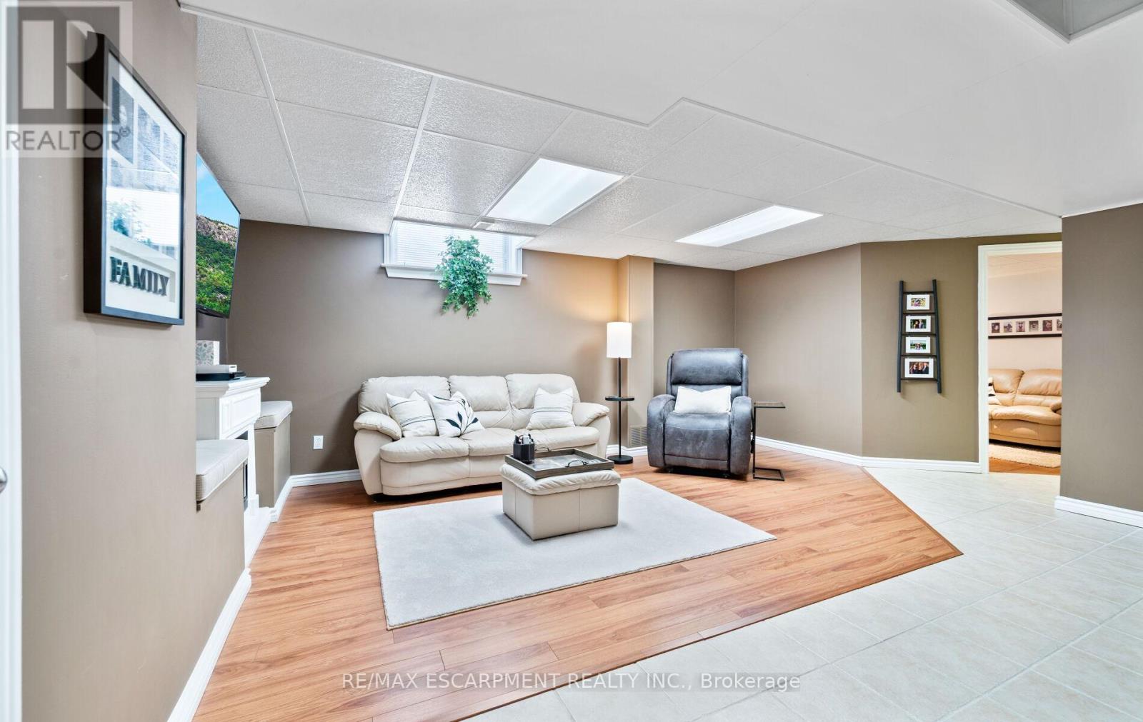 39 Colonial Crescent, Grimsby, Ontario  L3M 5H3 - Photo 32 - X12792284