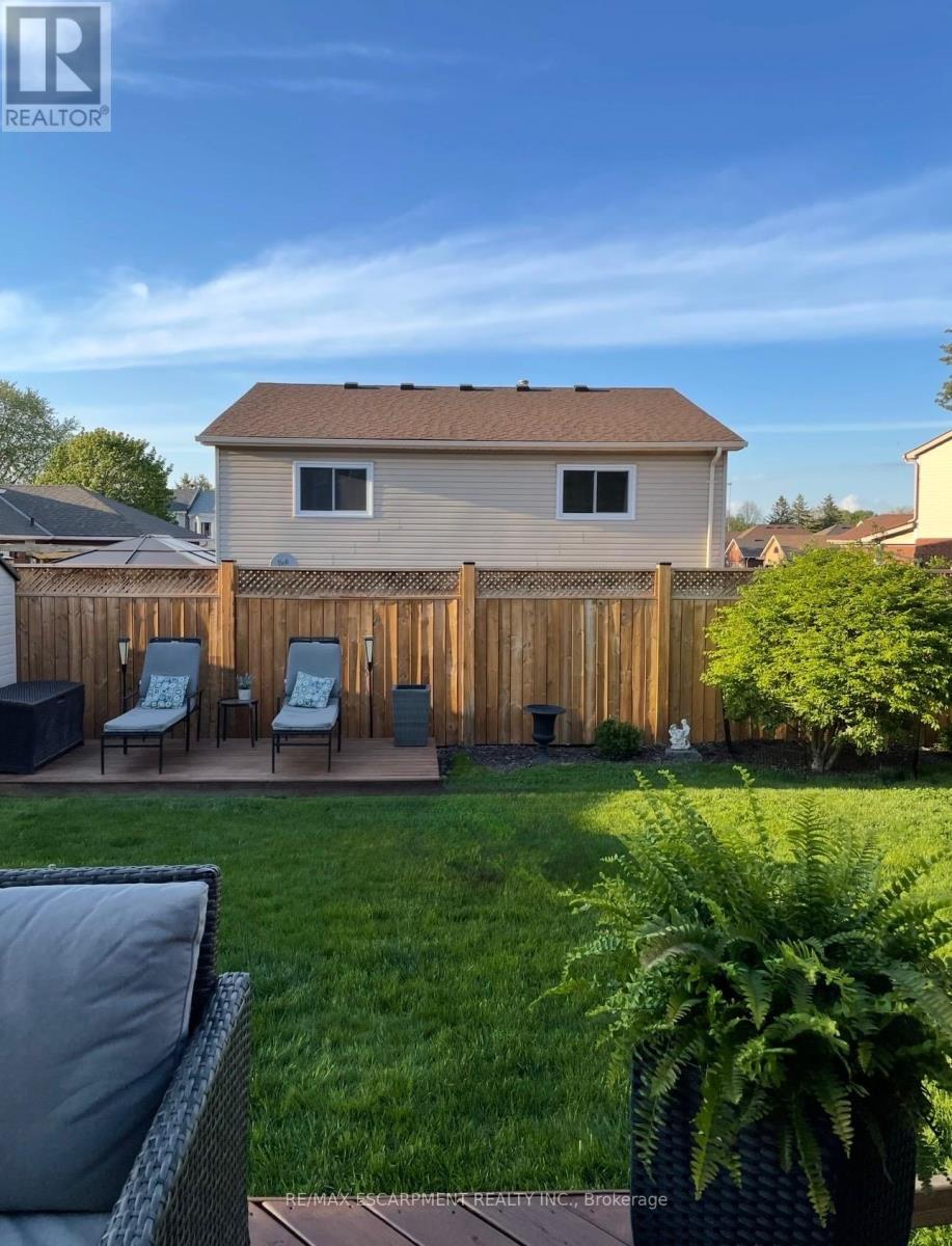 39 Colonial Crescent, Grimsby, Ontario  L3M 5H3 - Photo 38 - X12792284