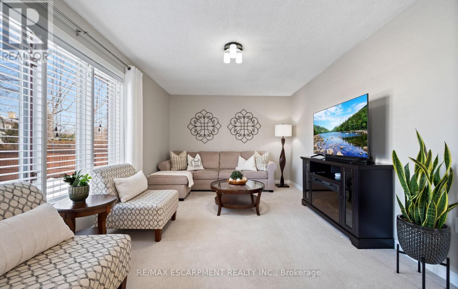 39 Colonial Crescent, Grimsby, Ontario  L3M 5H3 - Photo 4 - X12792284