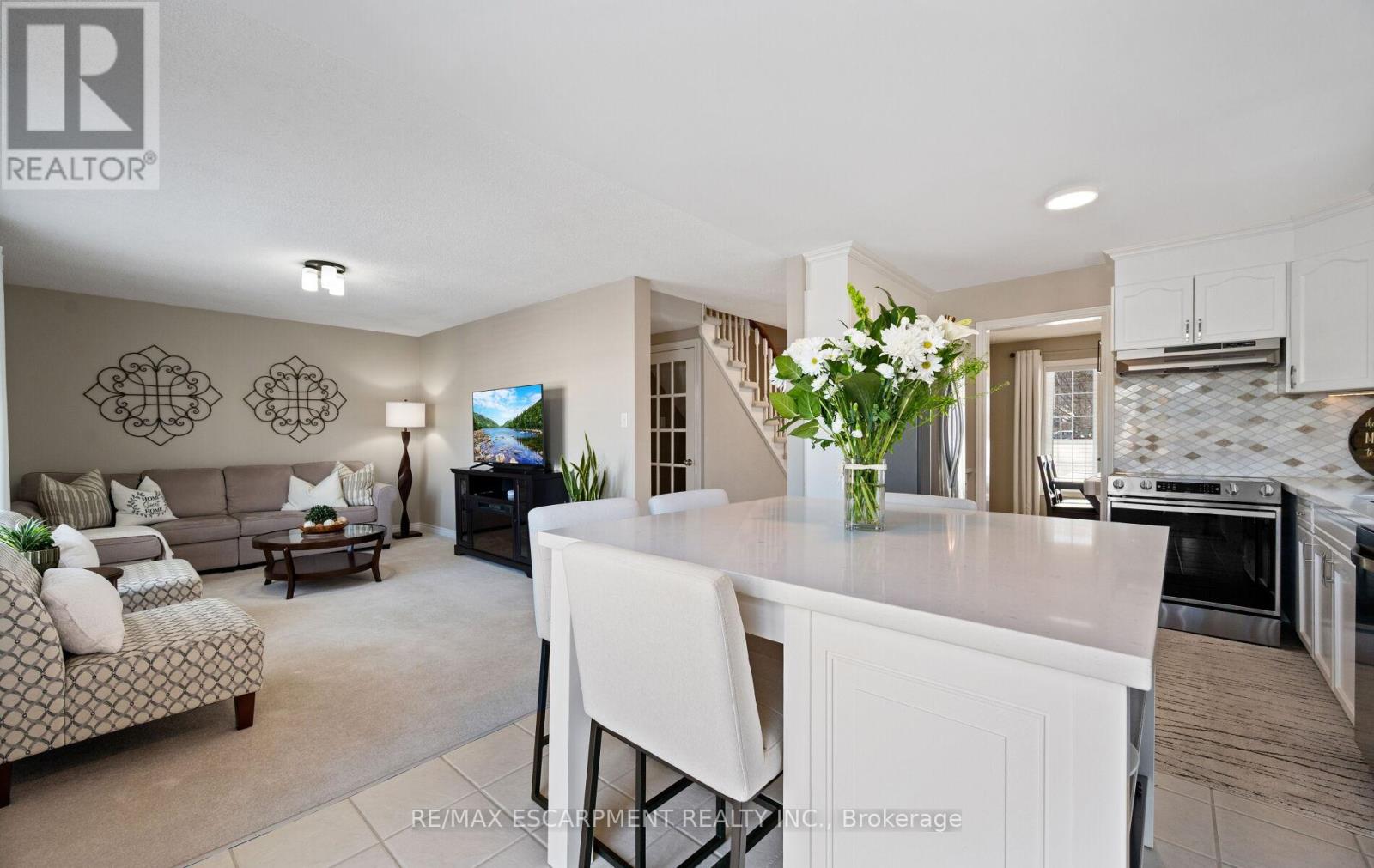 39 Colonial Crescent, Grimsby, Ontario  L3M 5H3 - Photo 7 - X12792284