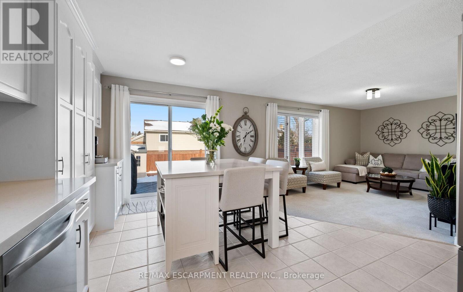 39 Colonial Crescent, Grimsby, Ontario  L3M 5H3 - Photo 8 - X12792284