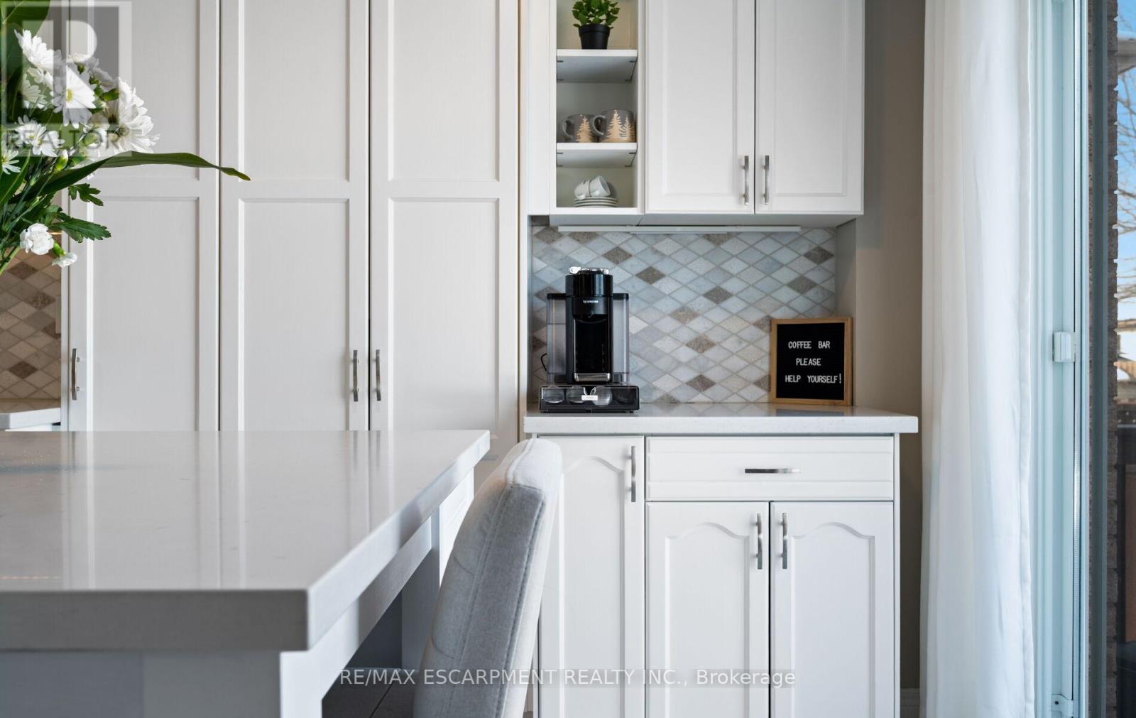 39 Colonial Crescent, Grimsby, Ontario  L3M 5H3 - Photo 9 - X12792284