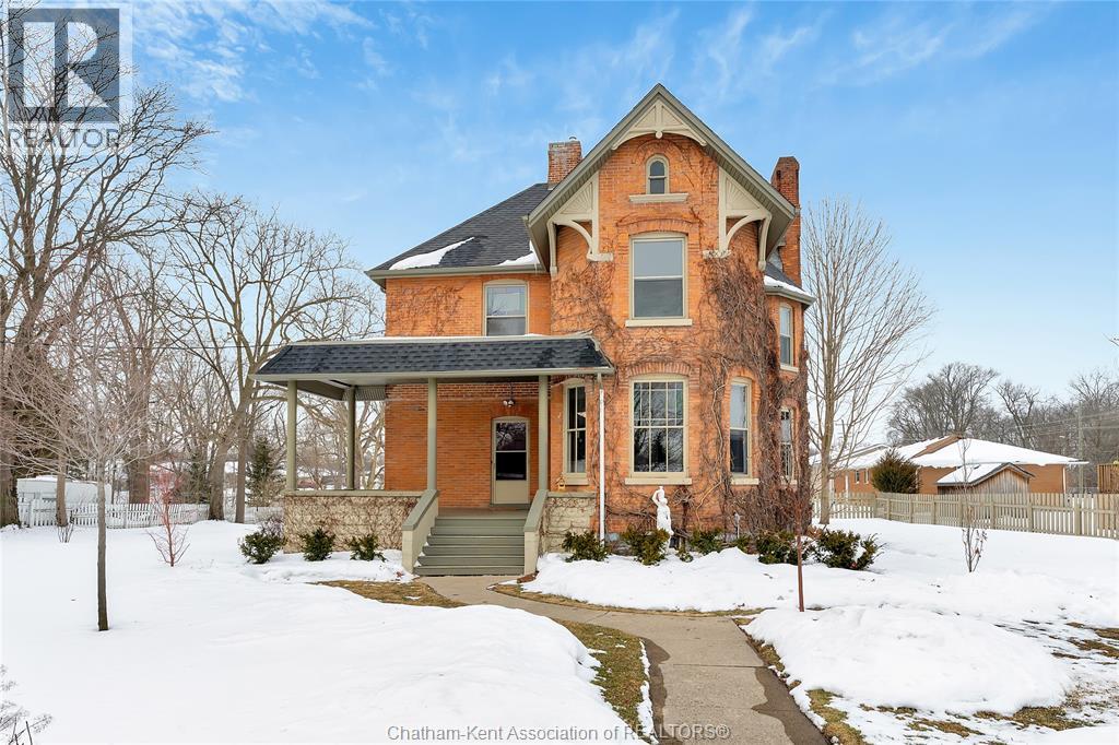 MLS# 26001872: 4 Sherman STREET, Thamesville, Canada