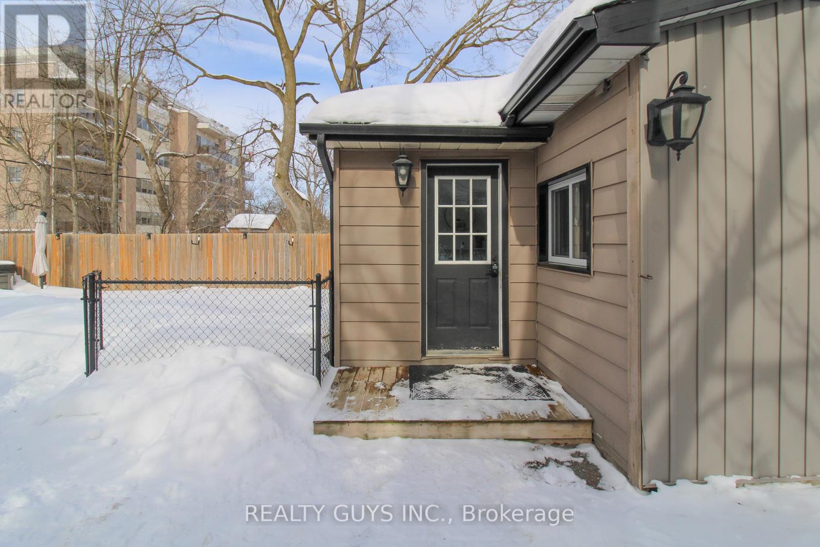 459 Donegal Street, Peterborough, Ontario K9H 4L7 - Photo 5 - X12792306