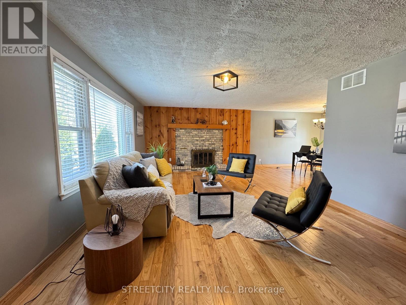 924 Valetta Street S, London North, Ontario  N6H 2Z6 - Photo 2 - X12788876