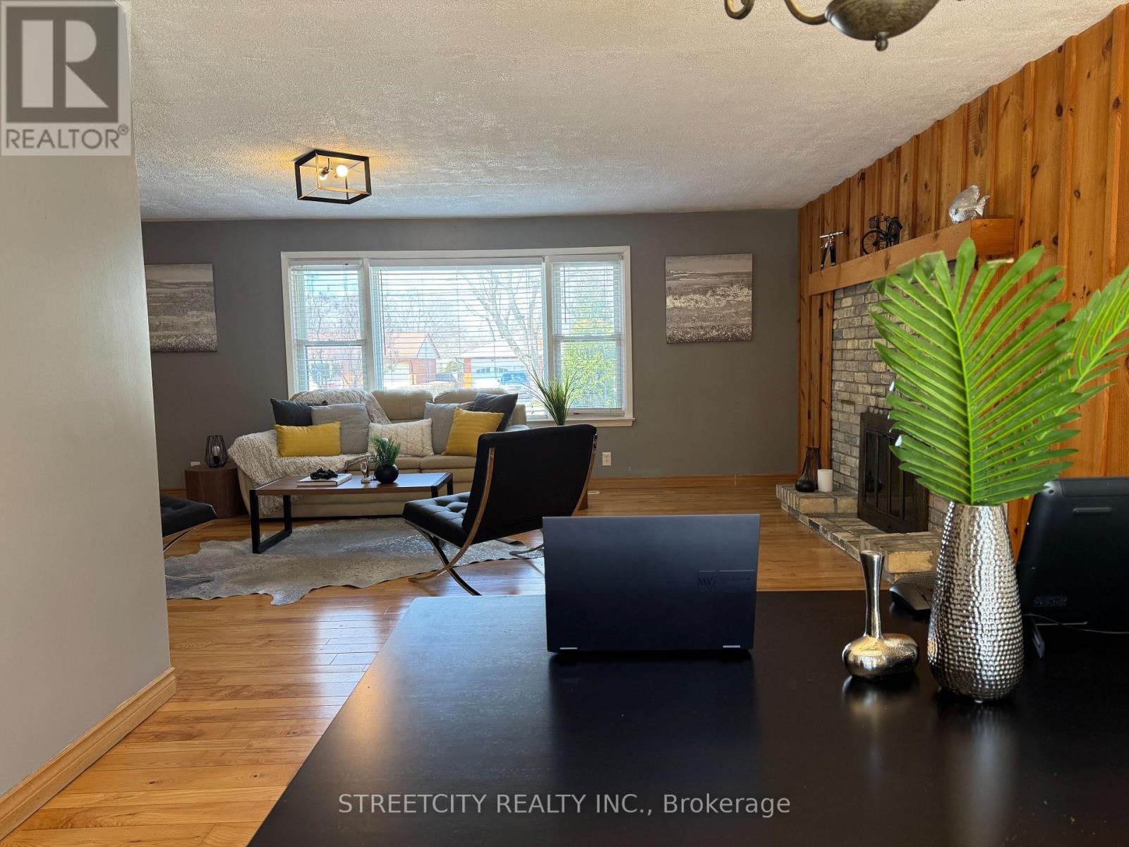 924 Valetta Street S, London North, Ontario  N6H 2Z6 - Photo 3 - X12788876