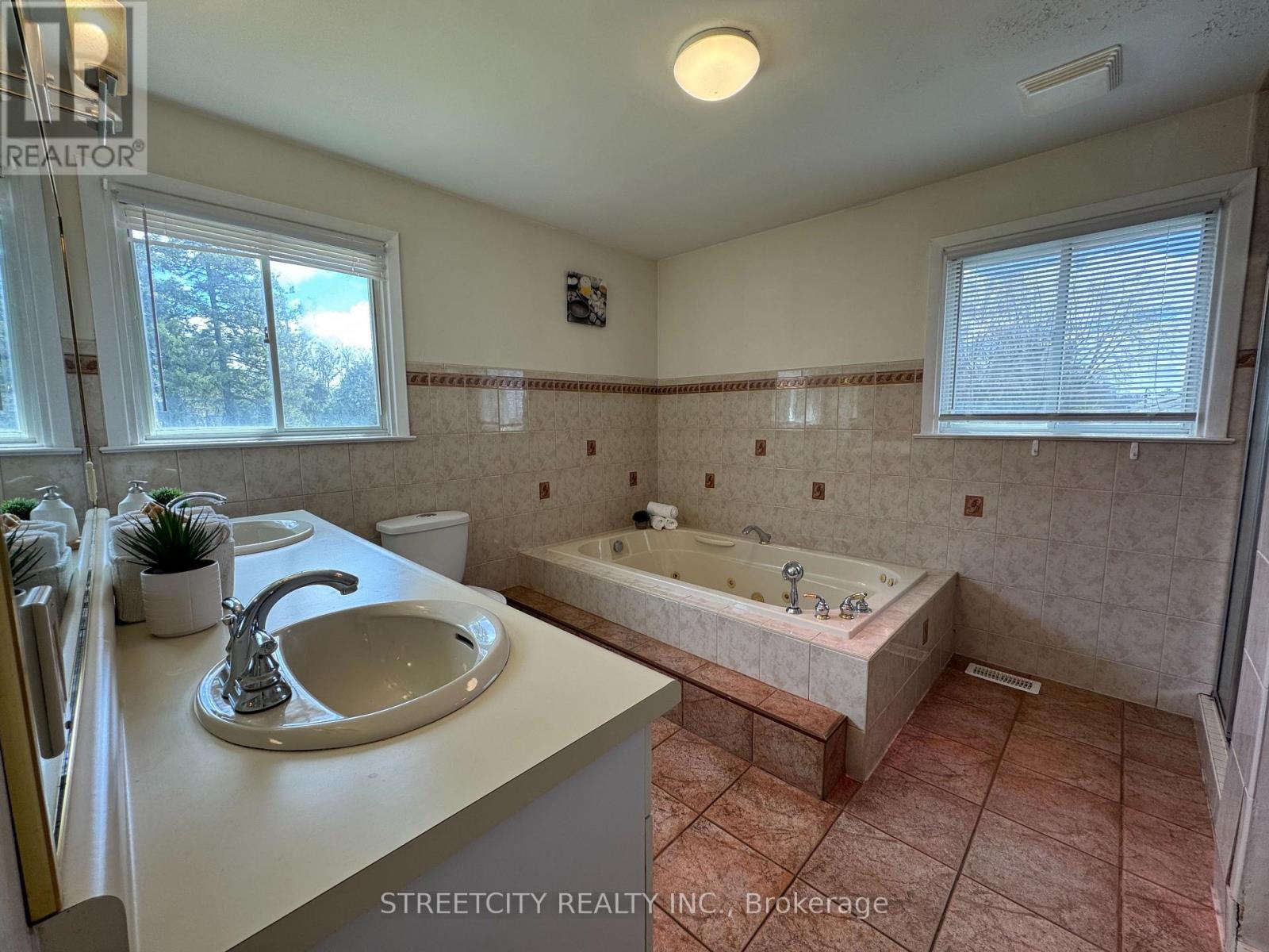 924 Valetta Street S, London North, Ontario  N6H 2Z6 - Photo 9 - X12788876