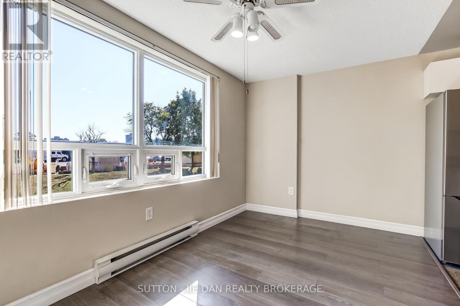 203 - 77 Baseline Road W, London South, Ontario  N6J 1V5 - Photo 4 - X12792388