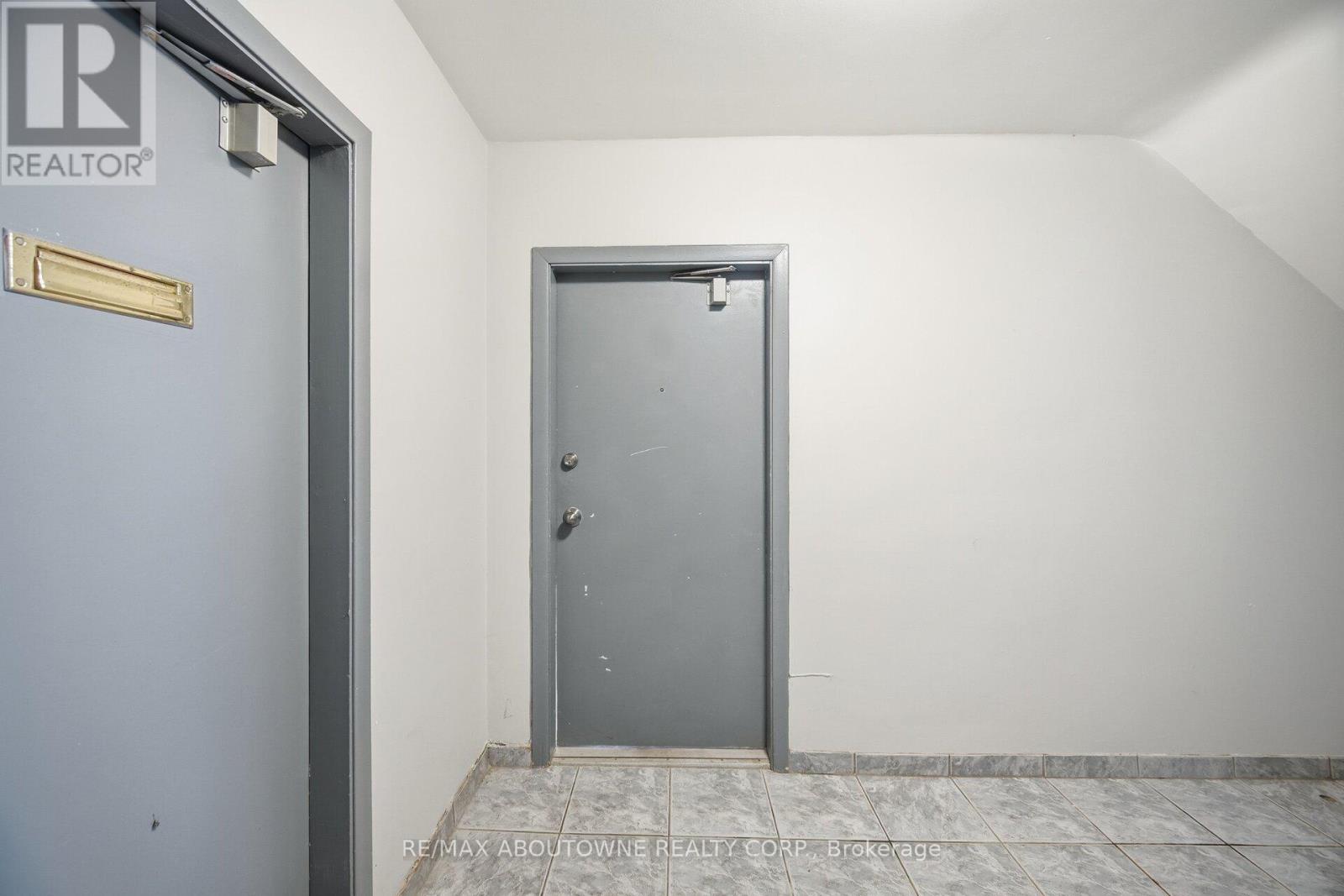 6 - 2320 Hixon Street, Oakville, Ontario  L6L 1T7 - Photo 4 - W12707570