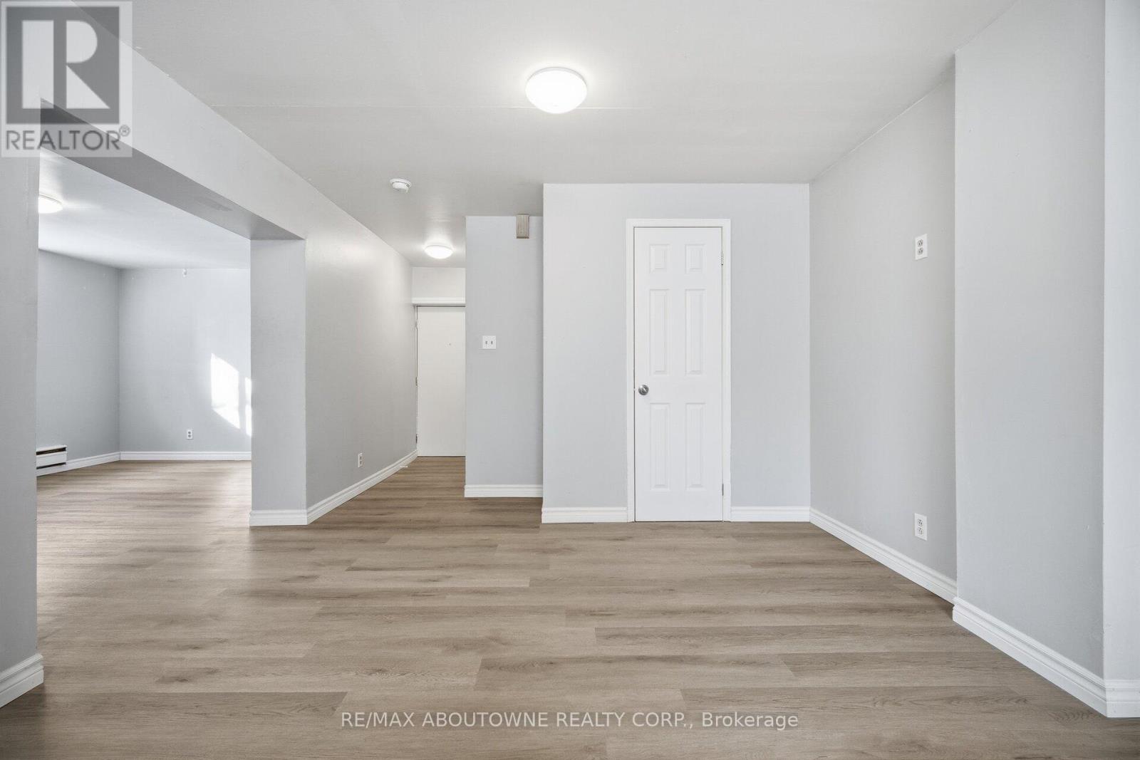 6 - 2320 Hixon Street, Oakville, Ontario  L6L 1T7 - Photo 8 - W12707570