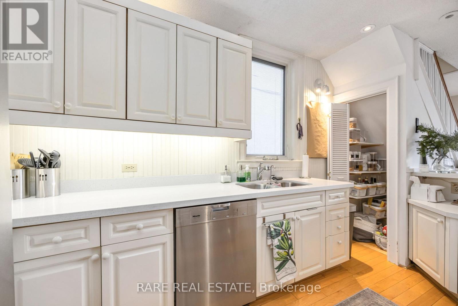 106 Melrose Avenue, Toronto, Ontario  M5M 1Y7 - Photo 6 - C12792344