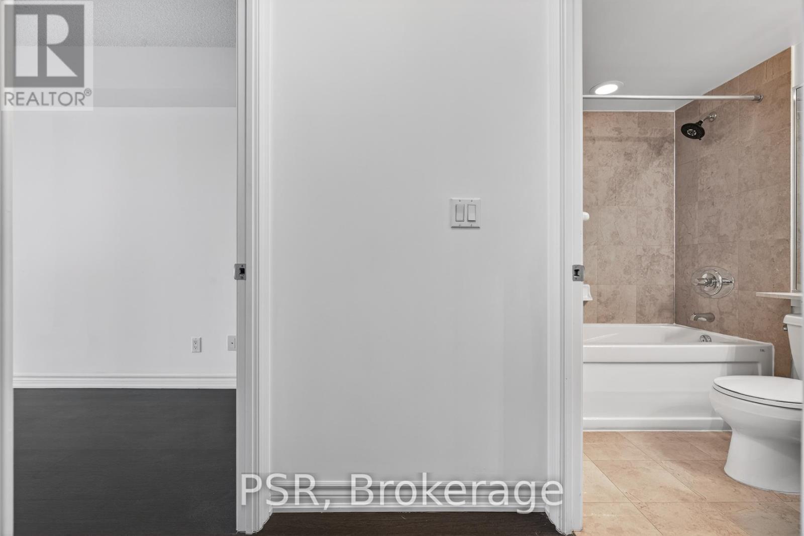 2414 - 761 Bay Street, Toronto (Bay Street Corridor), Ontario  M5G 2R2 - Photo 8 - C12792348