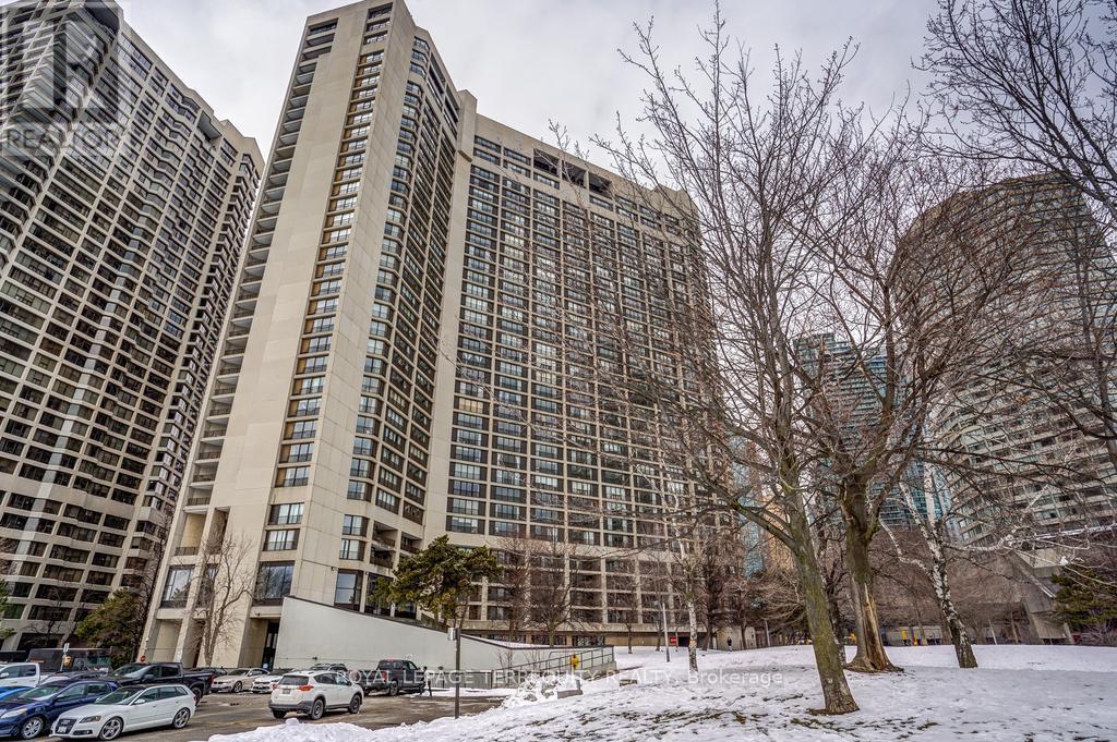 512 - 33 HARBOUR SQUARE, Toronto, Ontario