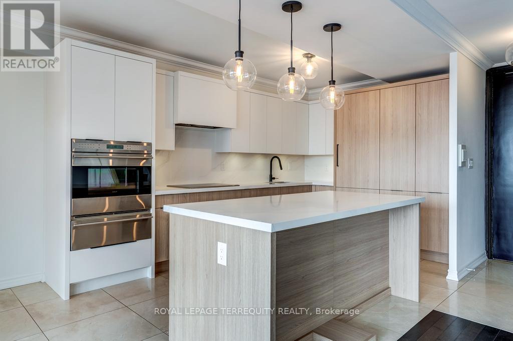 512 - 33 Harbour Square, Toronto, Ontario  M5J 2G2 - Photo 11 - C12792350