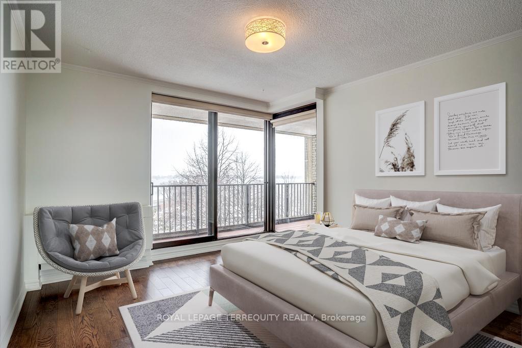 512 - 33 Harbour Square, Toronto, Ontario  M5J 2G2 - Photo 23 - C12792350