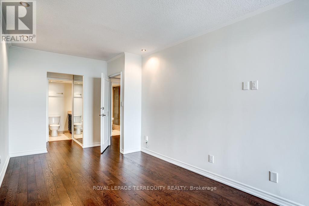 512 - 33 Harbour Square, Toronto, Ontario  M5J 2G2 - Photo 30 - C12792350