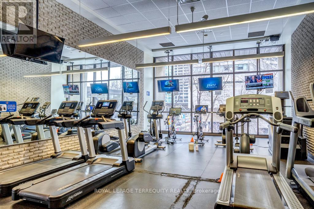 512 - 33 Harbour Square, Toronto, Ontario  M5J 2G2 - Photo 39 - C12792350