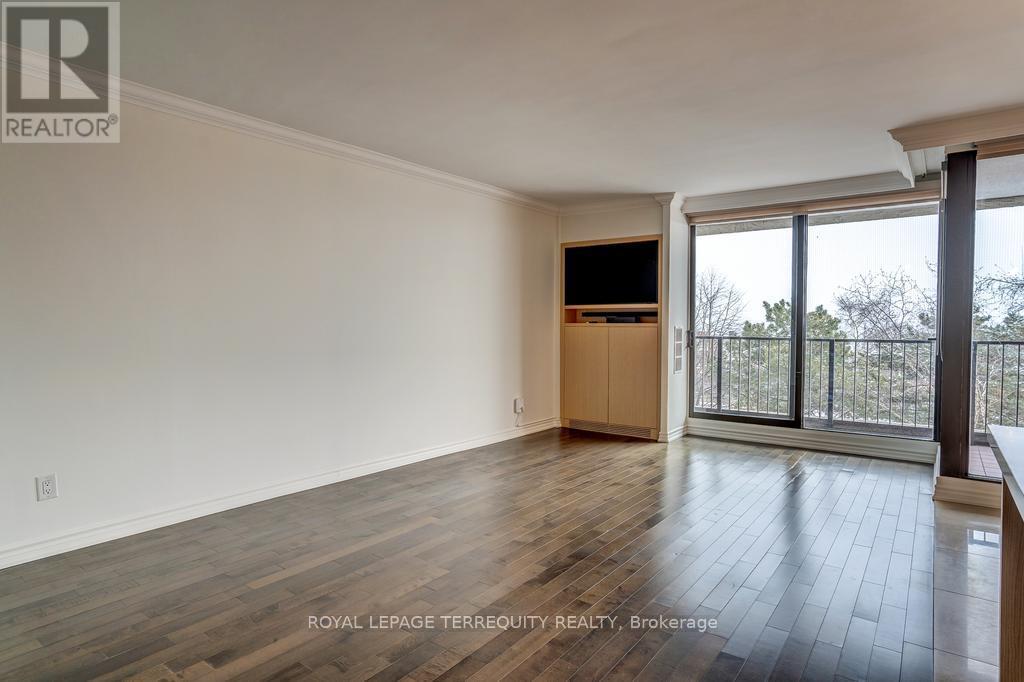 512 - 33 Harbour Square, Toronto, Ontario  M5J 2G2 - Photo 5 - C12792350