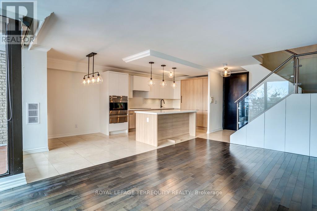 512 - 33 Harbour Square, Toronto, Ontario  M5J 2G2 - Photo 7 - C12792350