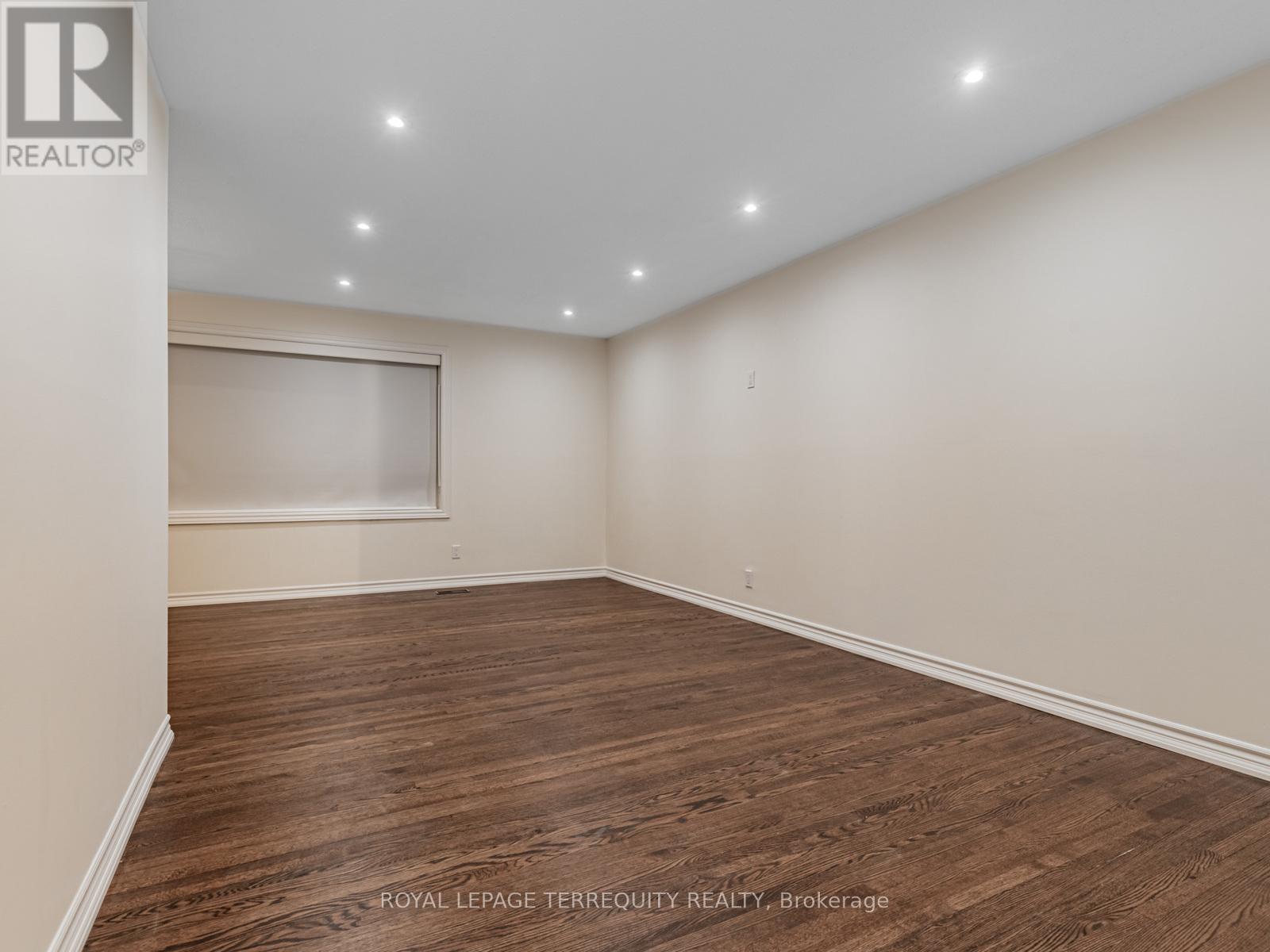 5 ROCHELLE CRESCENT, Toronto, Ontario