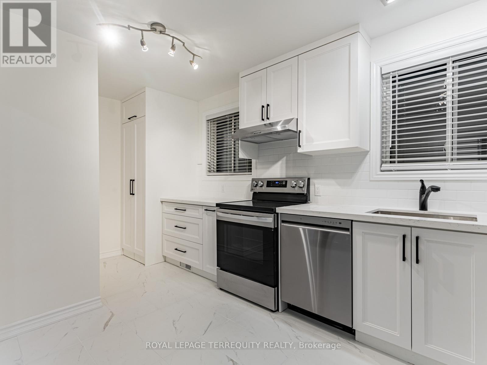 5 Rochelle Crescent, Toronto, Ontario  M2J 1Y3 - Photo 12 - C12792360