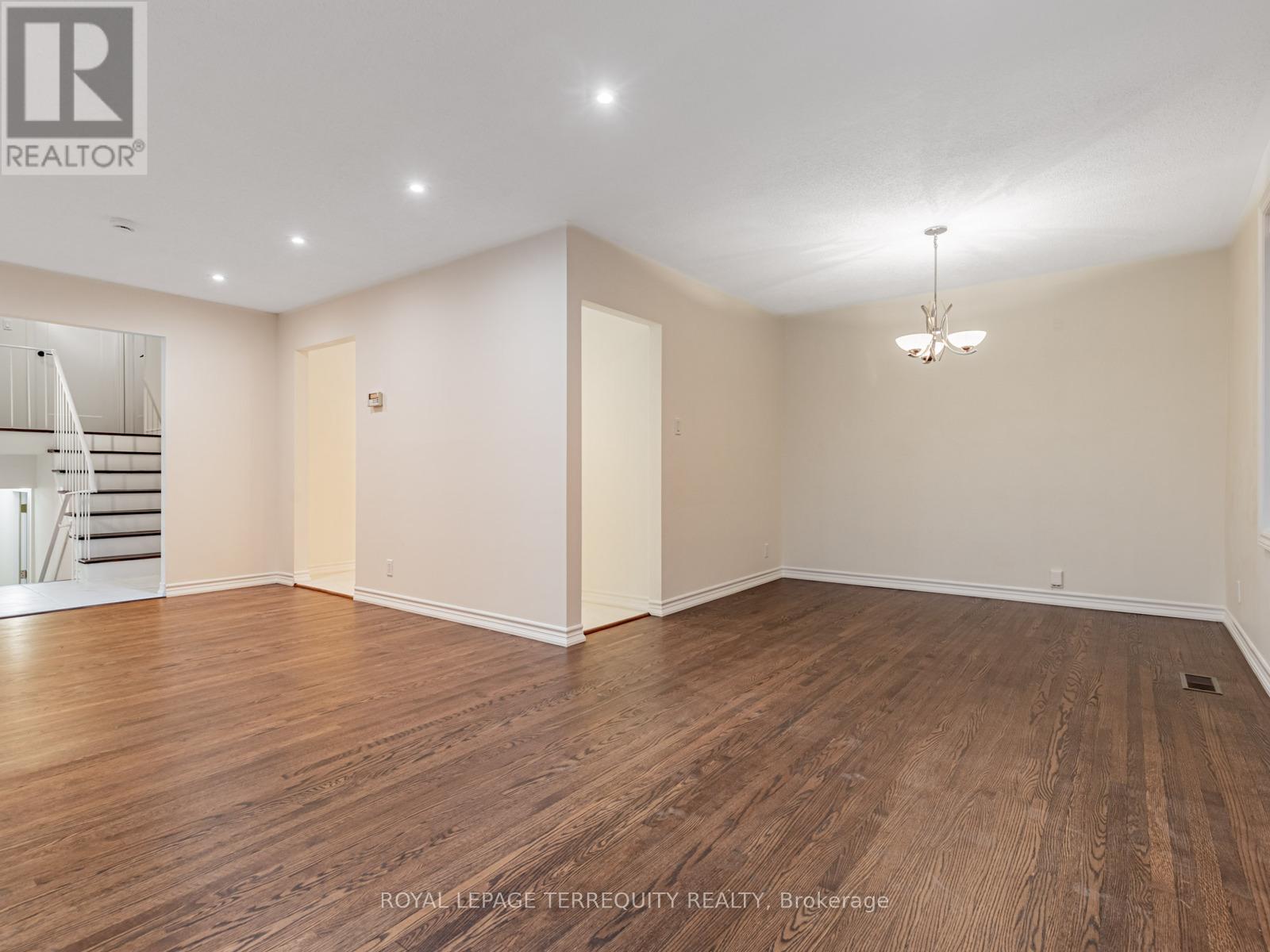 5 Rochelle Crescent, Toronto, Ontario  M2J 1Y3 - Photo 8 - C12792360