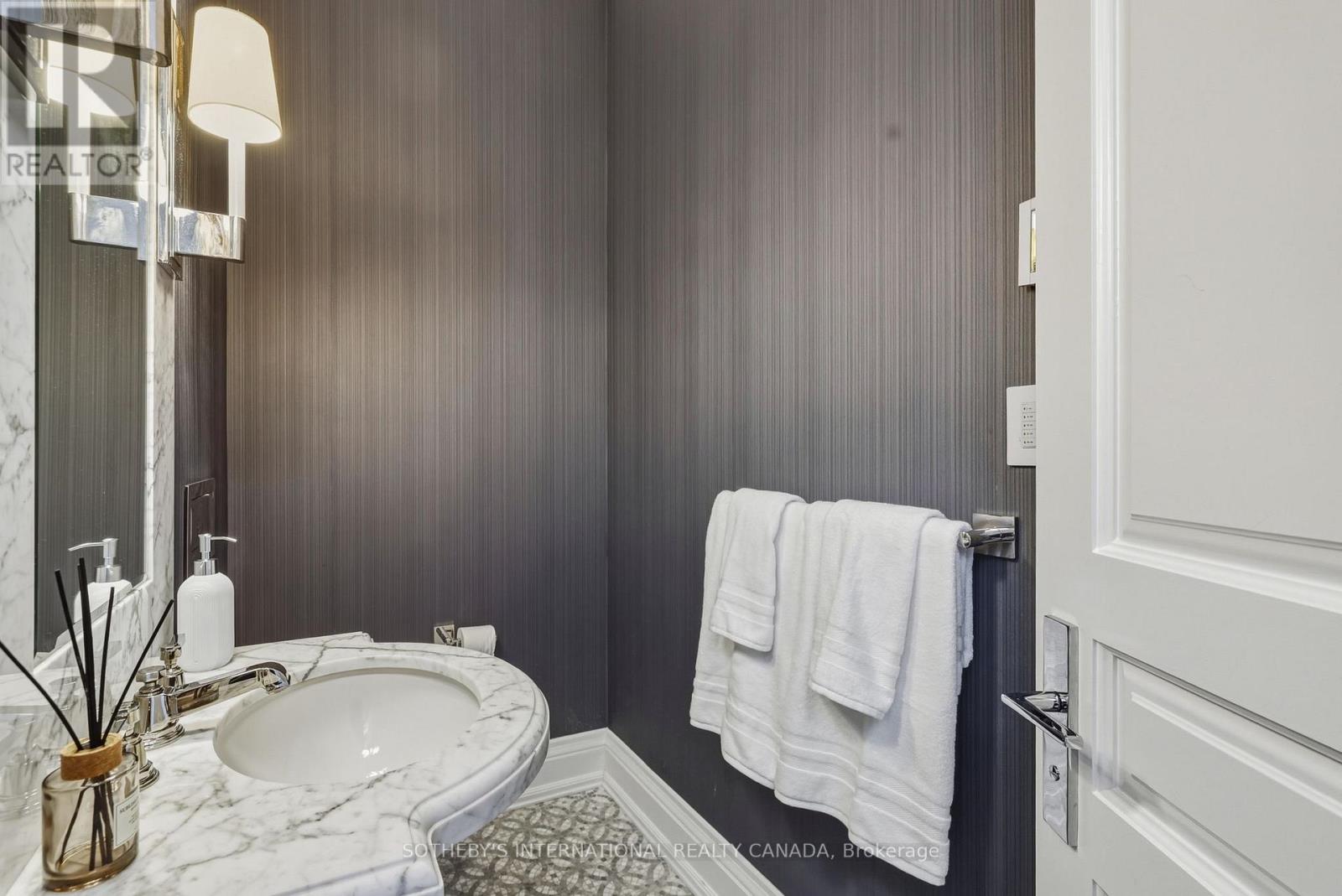 4 Ridgefield Road, Toronto, Ontario  M4N 3H8 - Photo 17 - C12792430