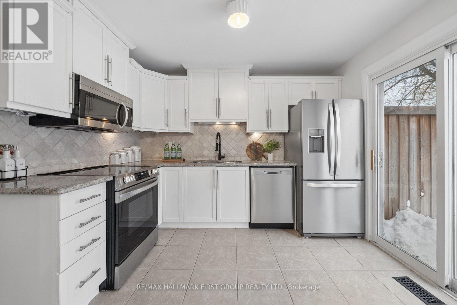 621 Beckworth Square, Pickering, Ontario  L1V 3X3 - Photo 9 - E12792310