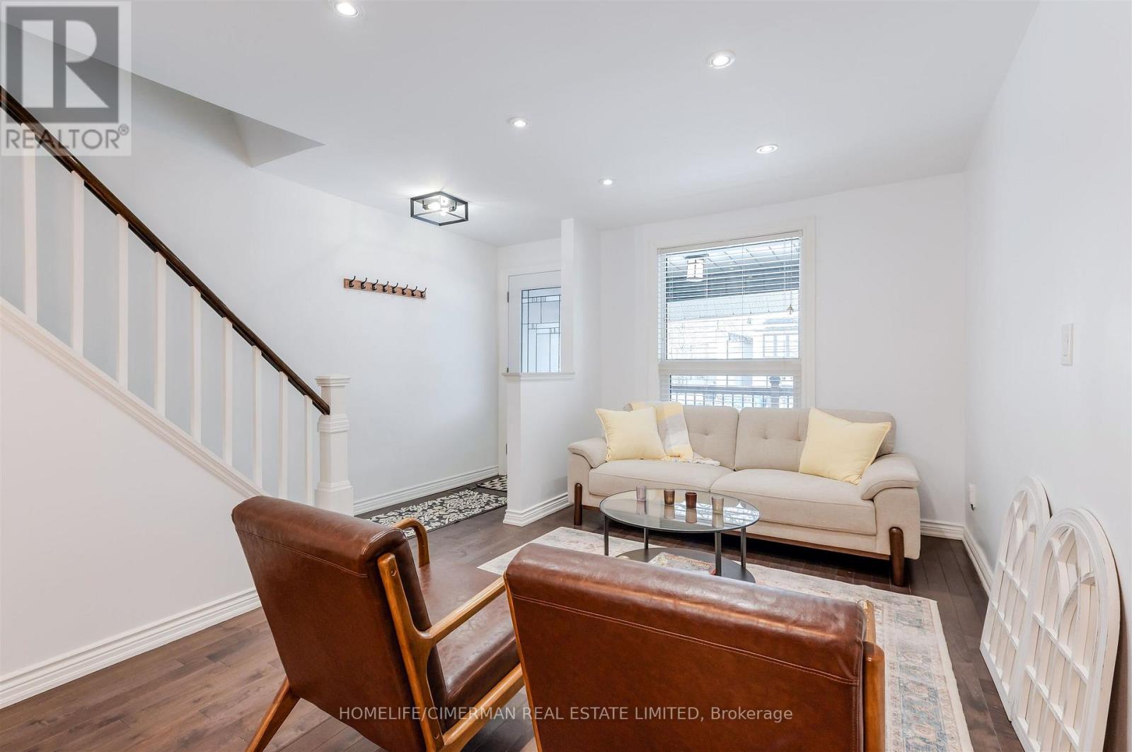 195 Torrens Avenue, Toronto, Ontario  M4J 2P6 - Photo 9 - E12792414