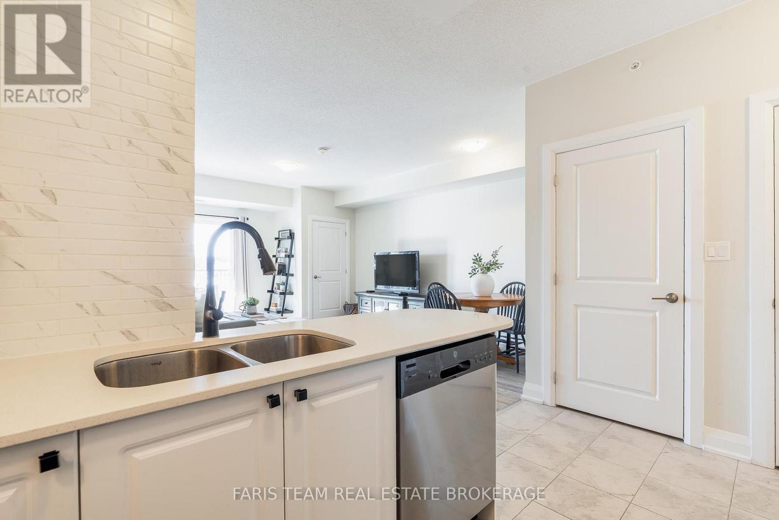 207 - 54 Koda Street, Barrie, Ontario  L9J 0J6 - Photo 14 - S12792424