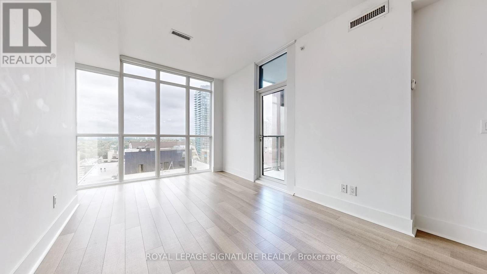 1705 - 32 Davenport Road, Toronto, Ontario  M5R 0B5 - Photo 2 - C12781268