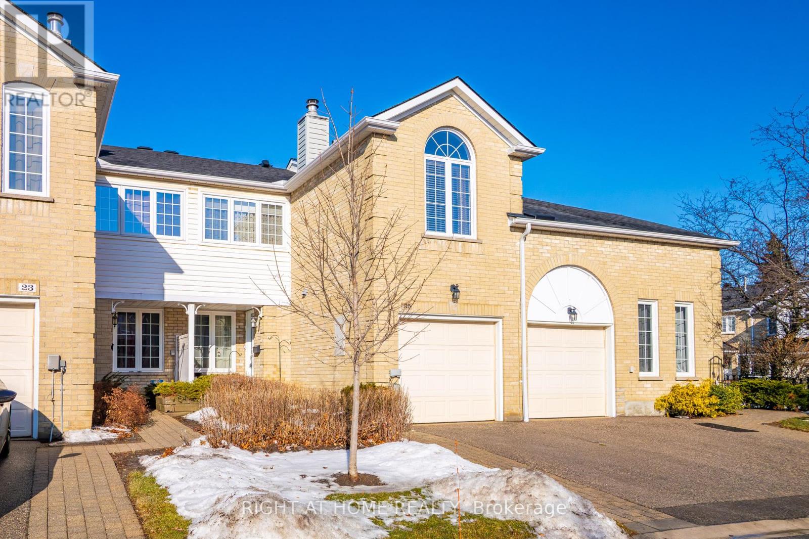 25 Heathcliffe Square, Brampton, Ontario  L6S 5R6 - Photo 1 - W12683642