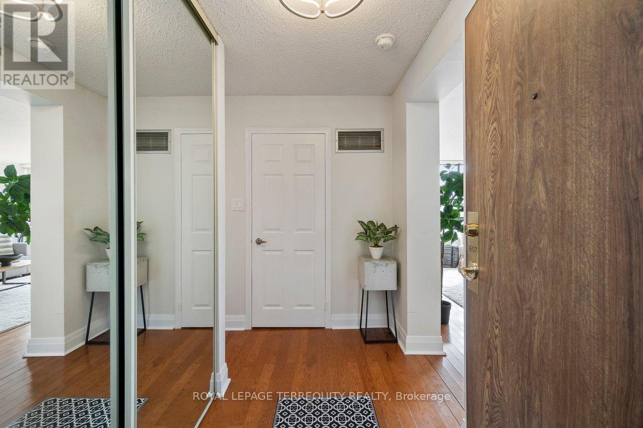 1607 - 4235 Sherwoodtowne Boulevard, Mississauga, Ontario  L4Z 1W3 - Photo 3 - W12792298