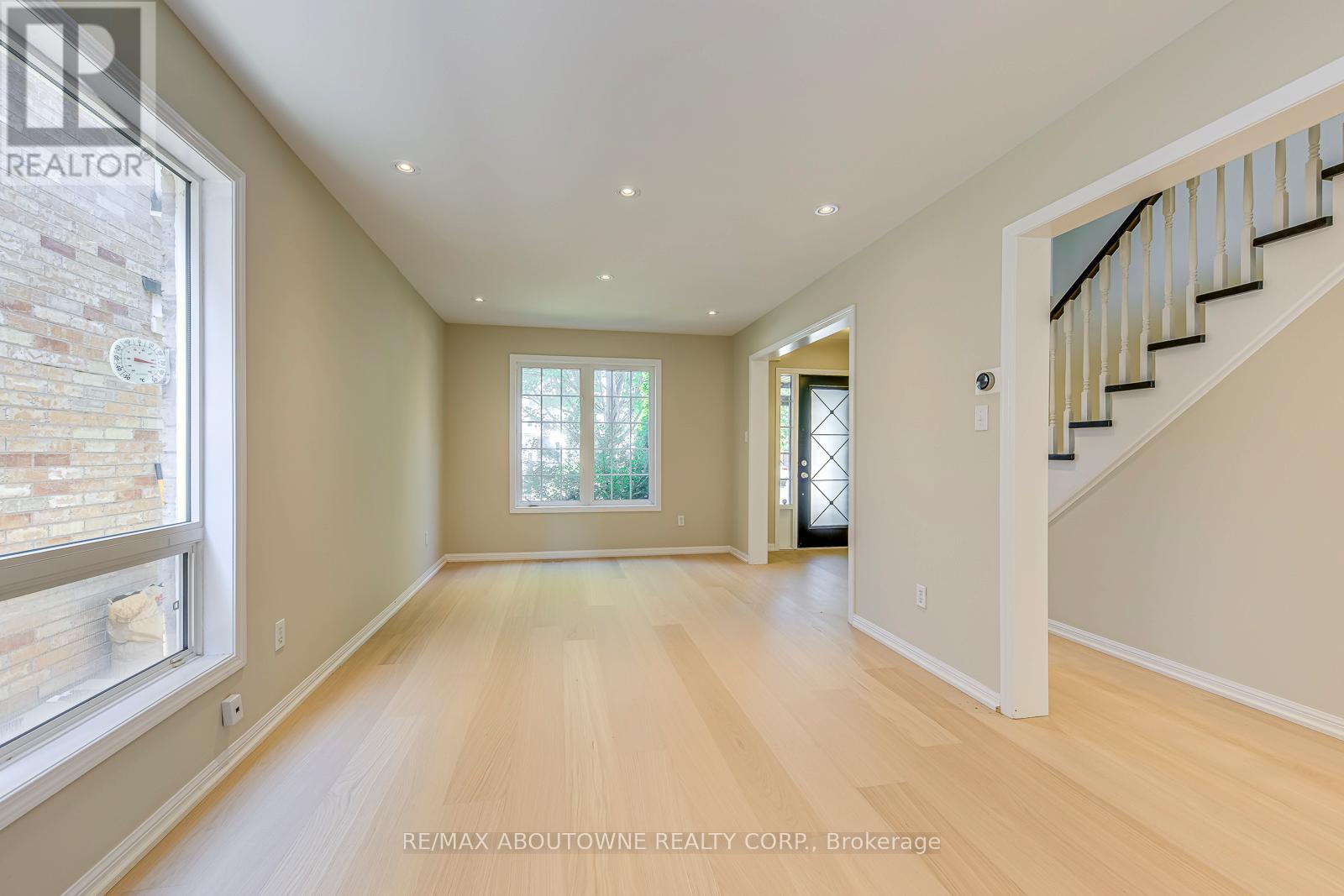 3037 Abernathy Way, Oakville, Ontario  L6M 5C1 - Photo 11 - W12792322