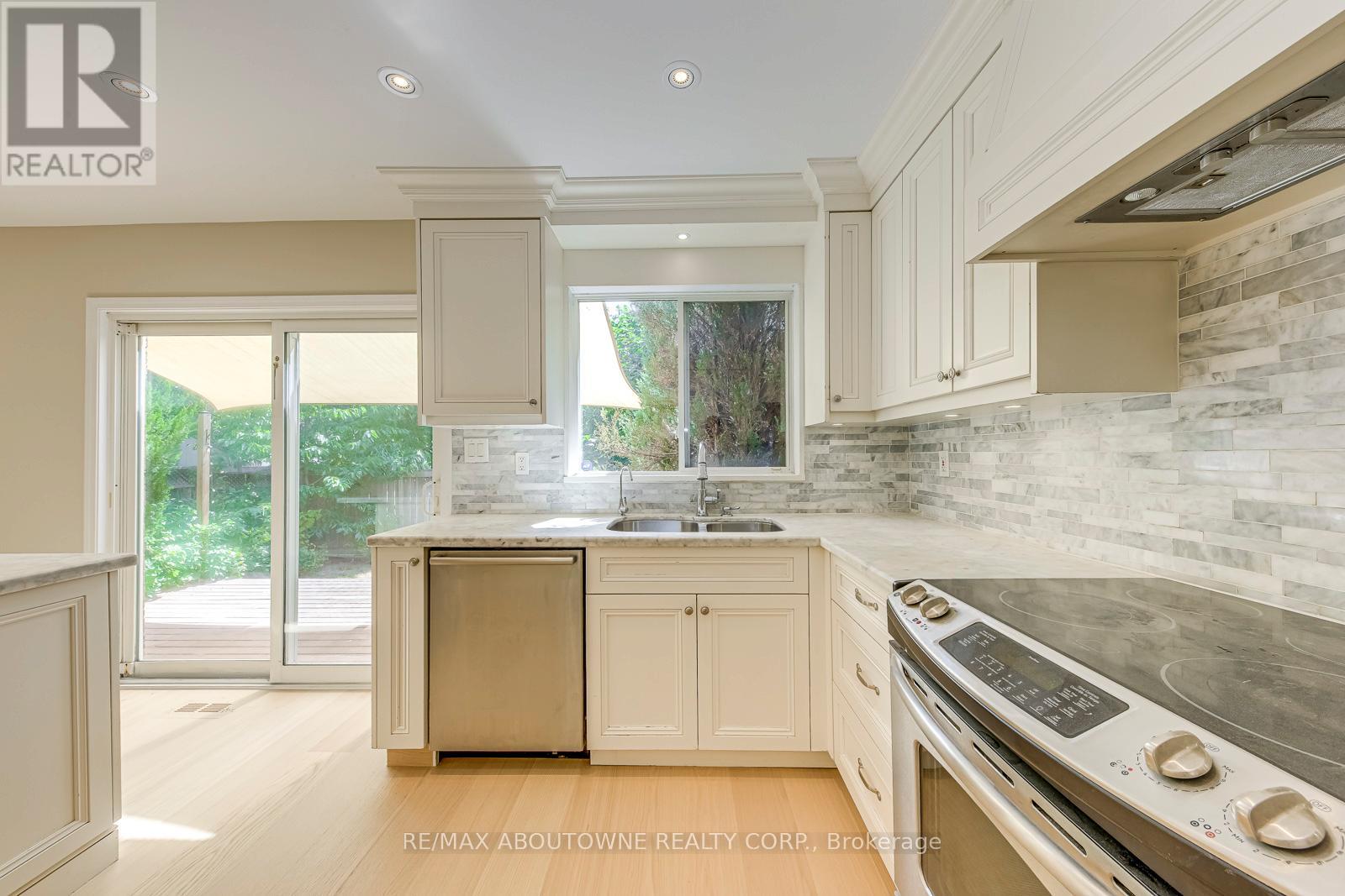 3037 Abernathy Way, Oakville, Ontario  L6M 5C1 - Photo 17 - W12792322