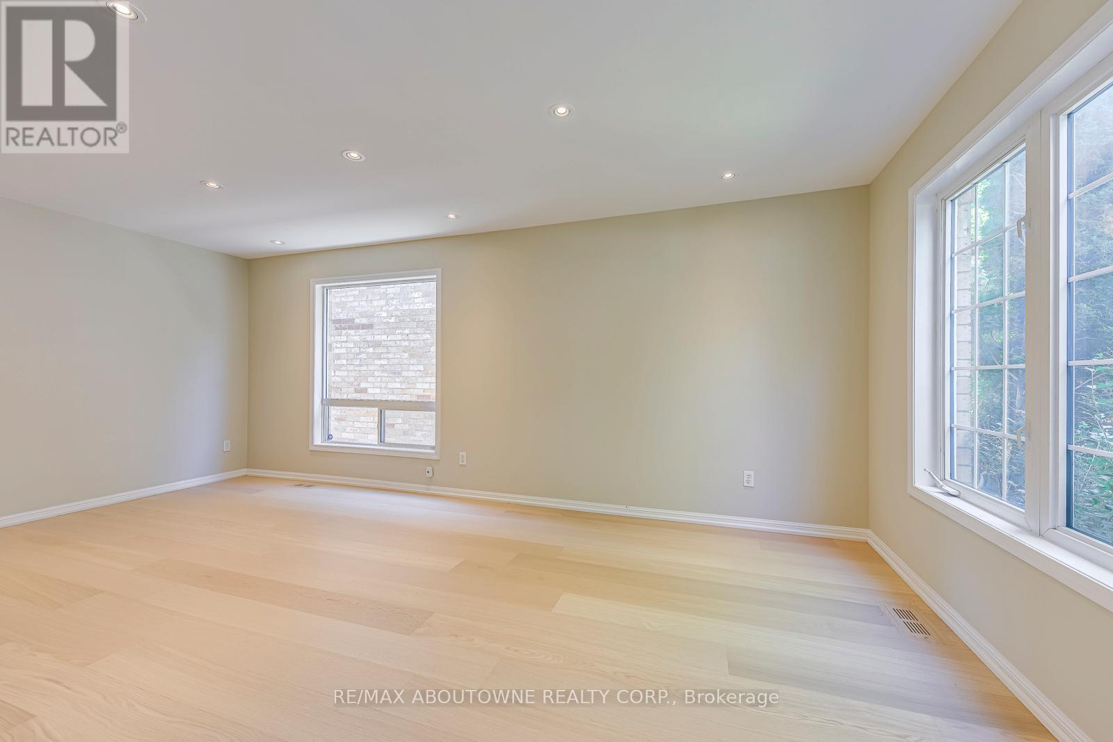 3037 Abernathy Way, Oakville, Ontario  L6M 5C1 - Photo 7 - W12792322