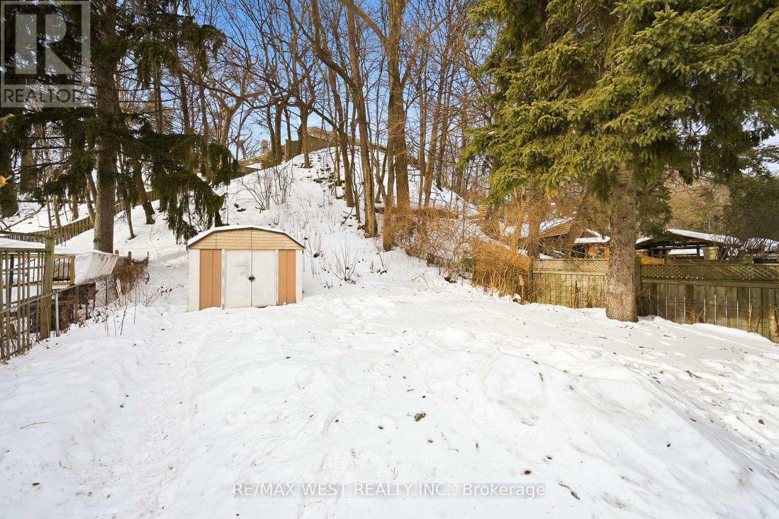 66 South Kingsway, Toronto, Ontario  M6S 3T3 - Photo 12 - W12792354