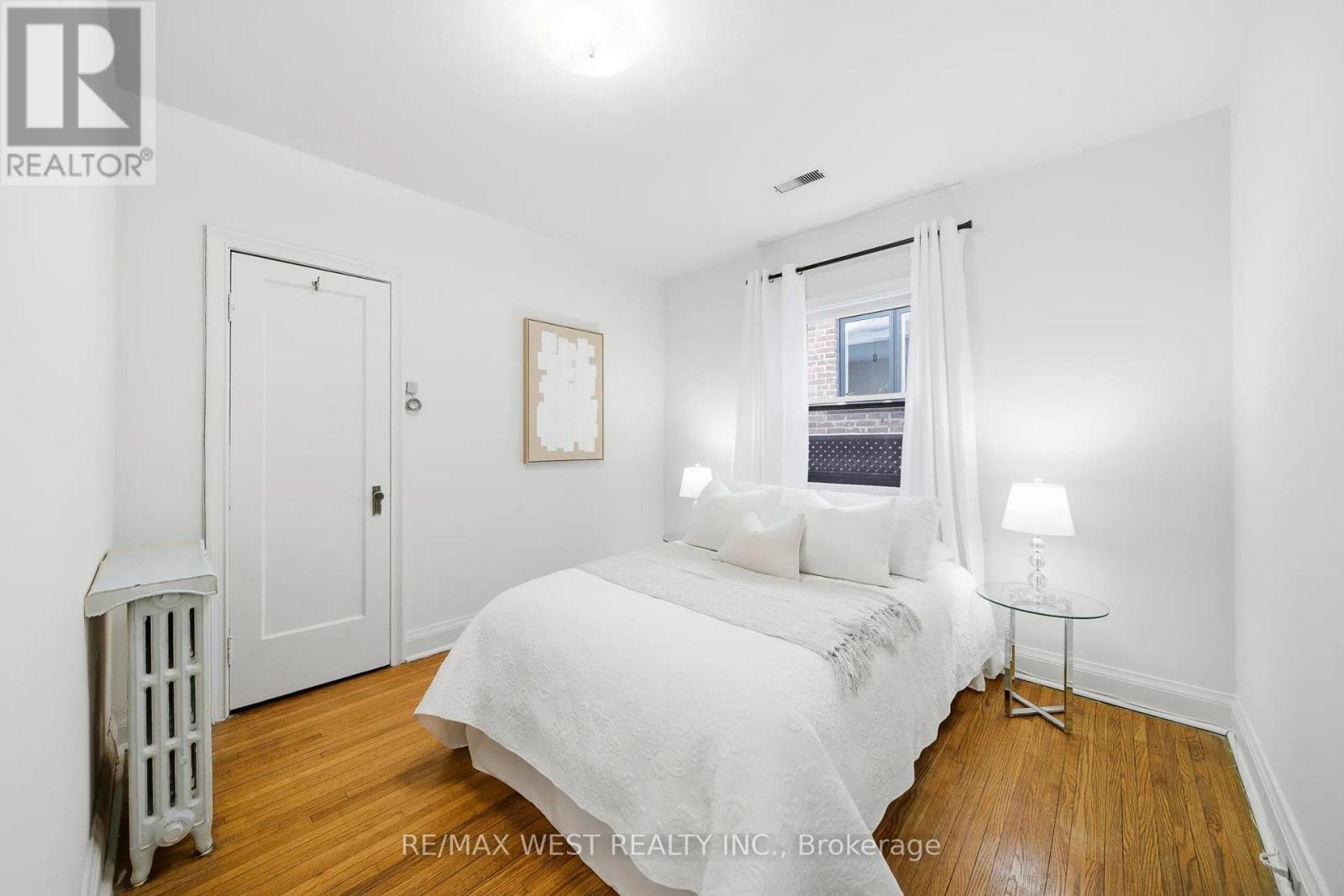 66 South Kingsway, Toronto, Ontario  M6S 3T3 - Photo 9 - W12792354