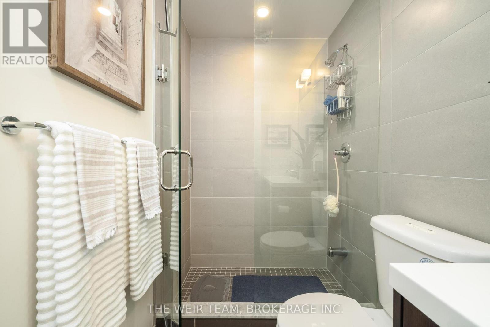 2 Old Mill Drive, Toronto, Ontario  M6S 0A2 - Photo 17 - W12792368