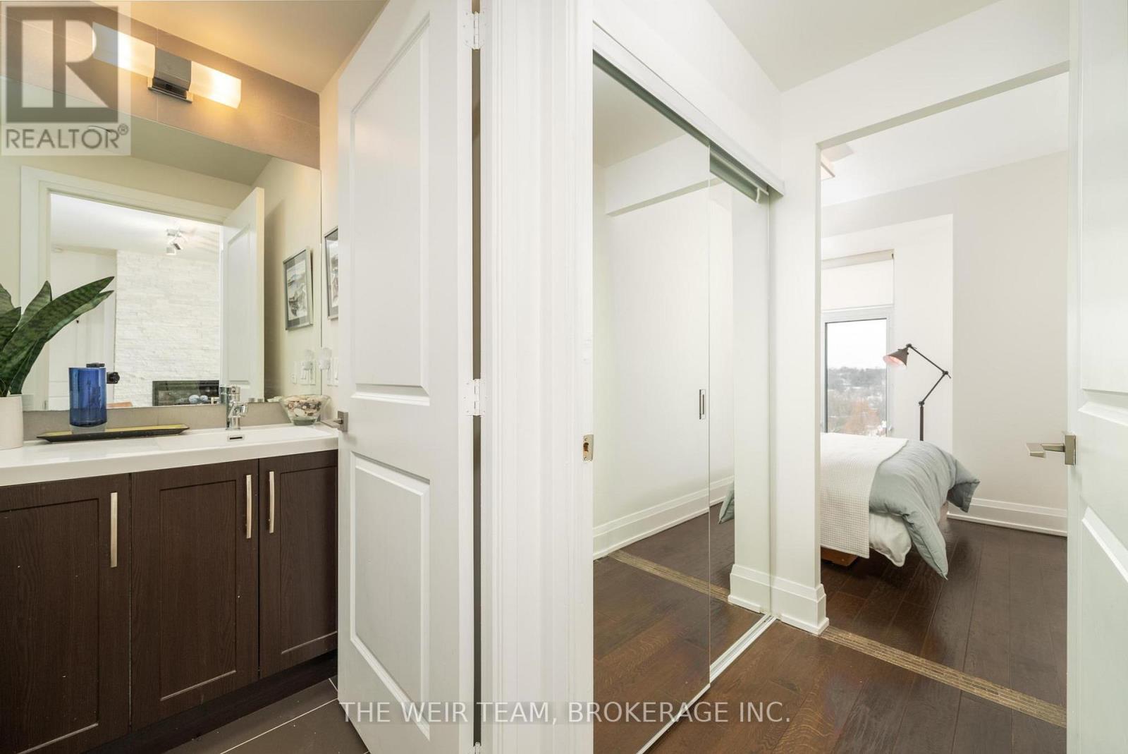 2 Old Mill Drive, Toronto, Ontario  M6S 0A2 - Photo 18 - W12792368