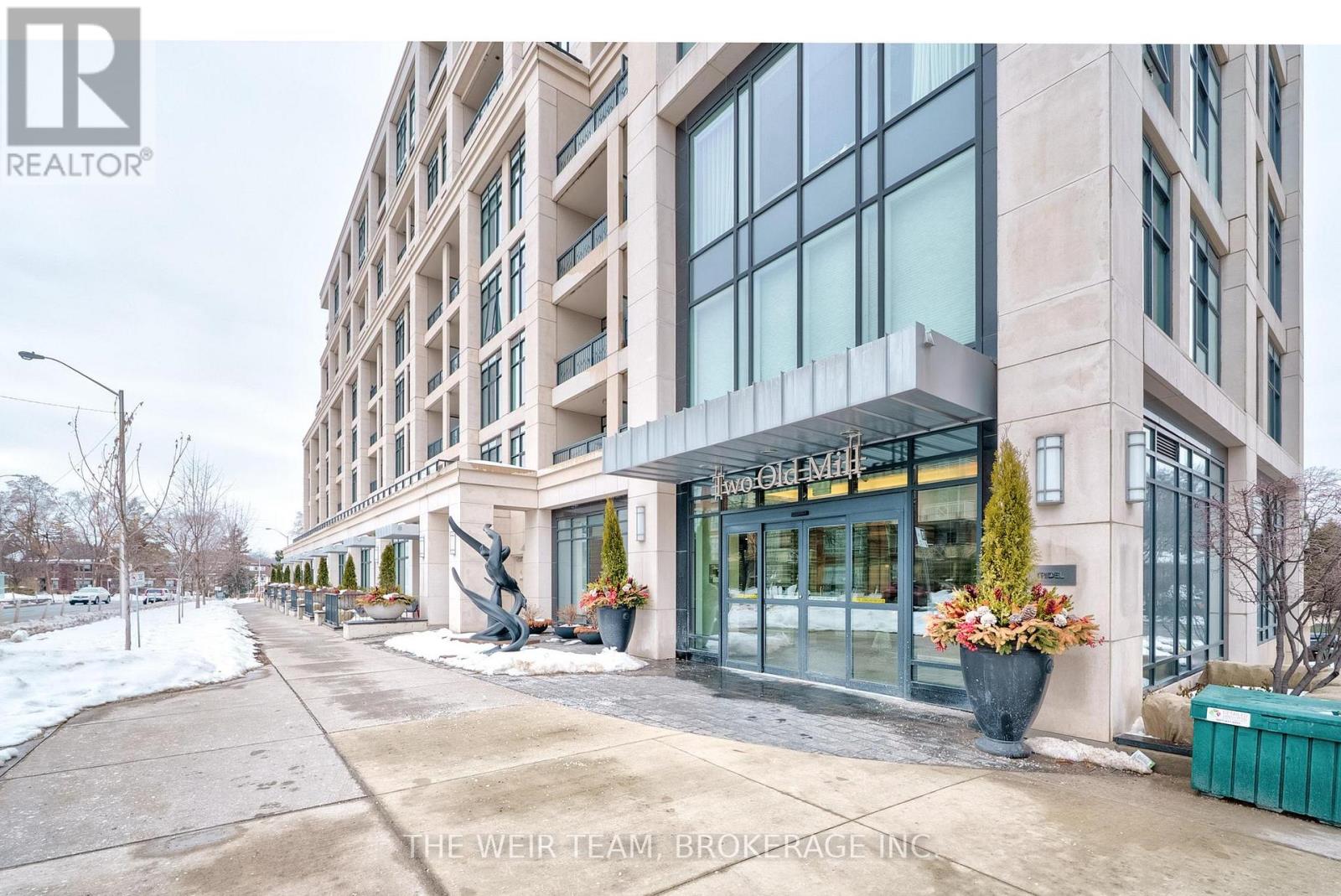 2 Old Mill Drive, Toronto, Ontario  M6S 0A2 - Photo 28 - W12792368