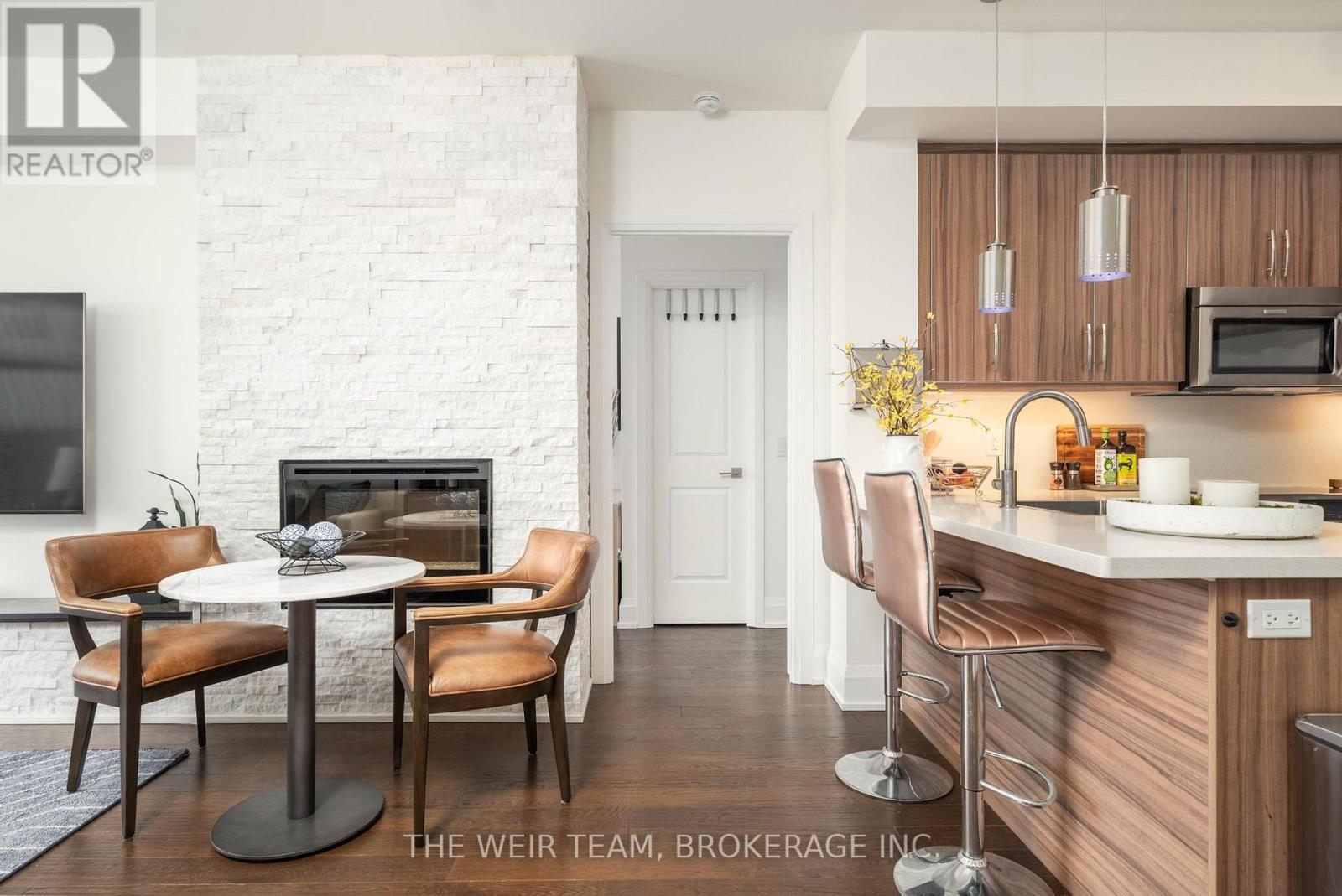 2 Old Mill Drive, Toronto, Ontario  M6S 0A2 - Photo 4 - W12792368