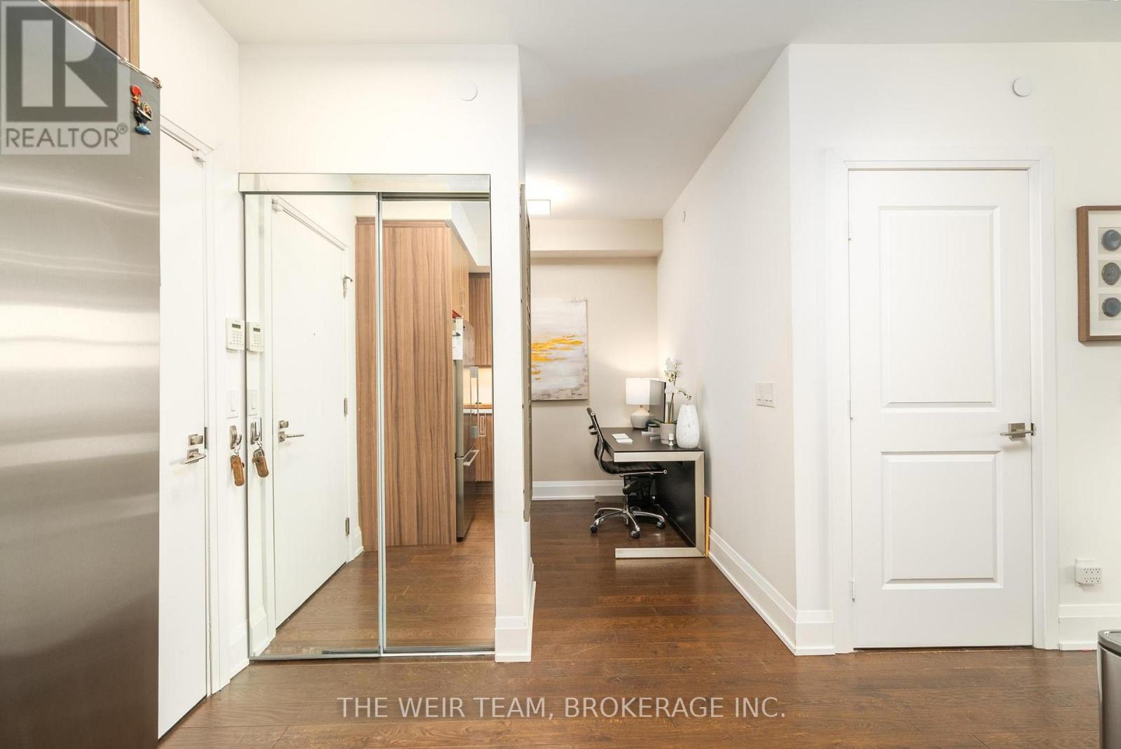 2 Old Mill Drive, Toronto, Ontario  M6S 0A2 - Photo 6 - W12792368